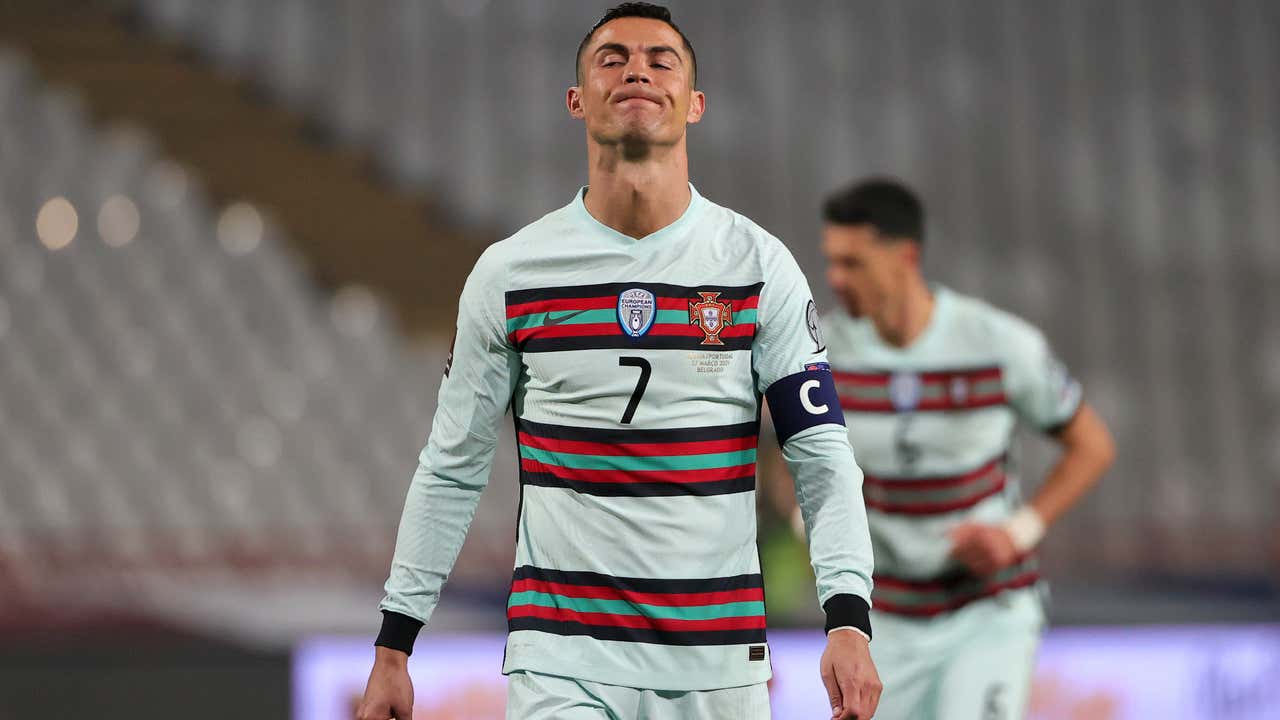 Ronaldo e Portugal pediram desculpa ao árbitro pelo golo anulado à Sérvia