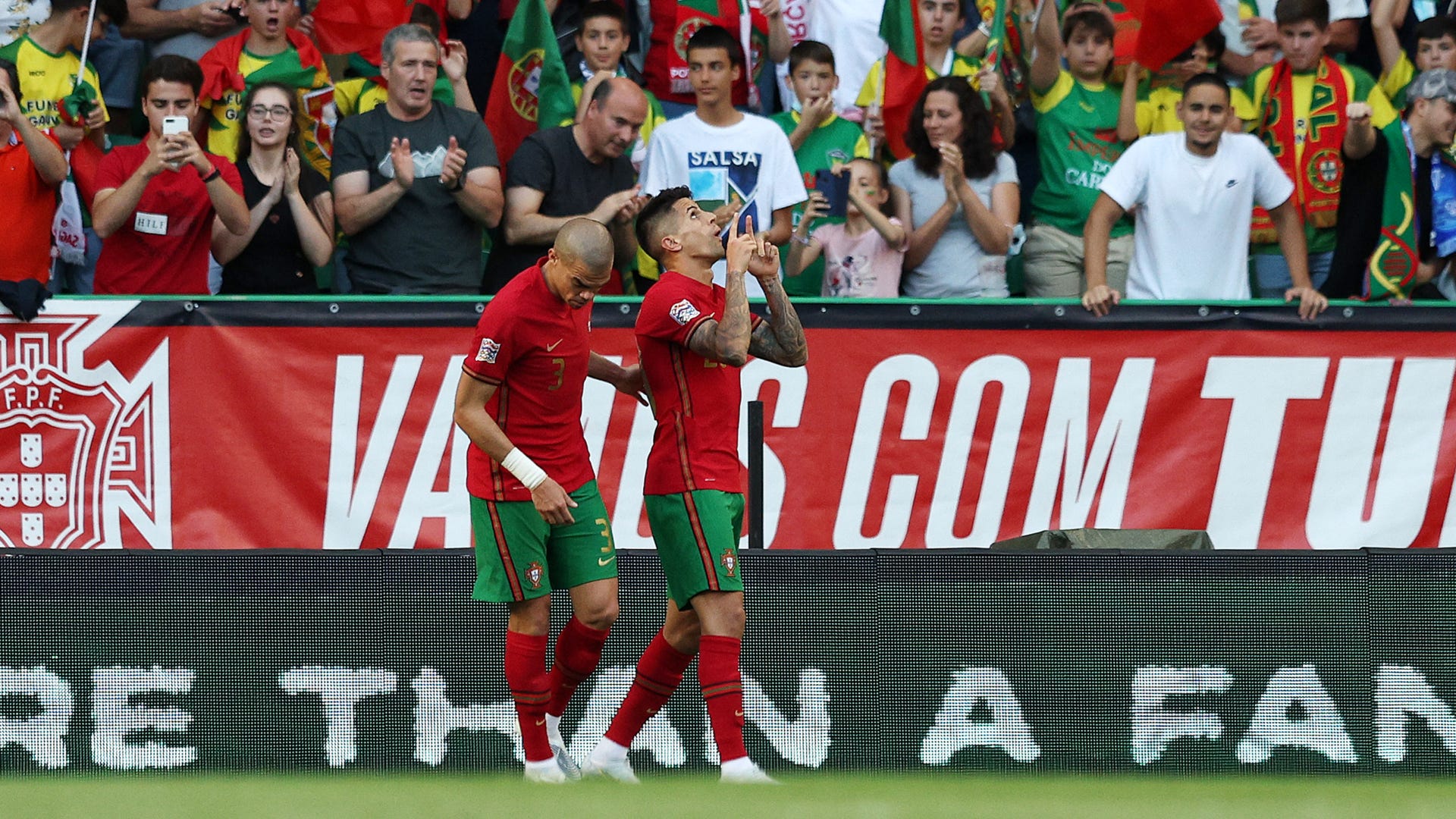 (Nations League) Ronaldo tịt ngòi, Bồ Đào Nha vẫn giành 3 điểm trước CH Séc