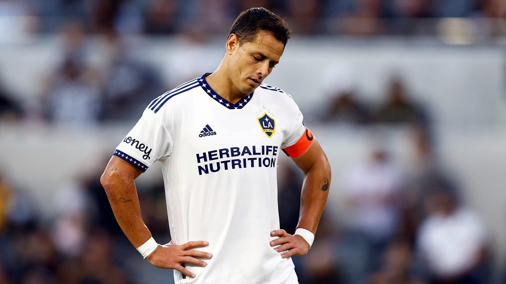 Galaxy star Javier 'Chicharito' Hernández suffers torn ACL - Los
