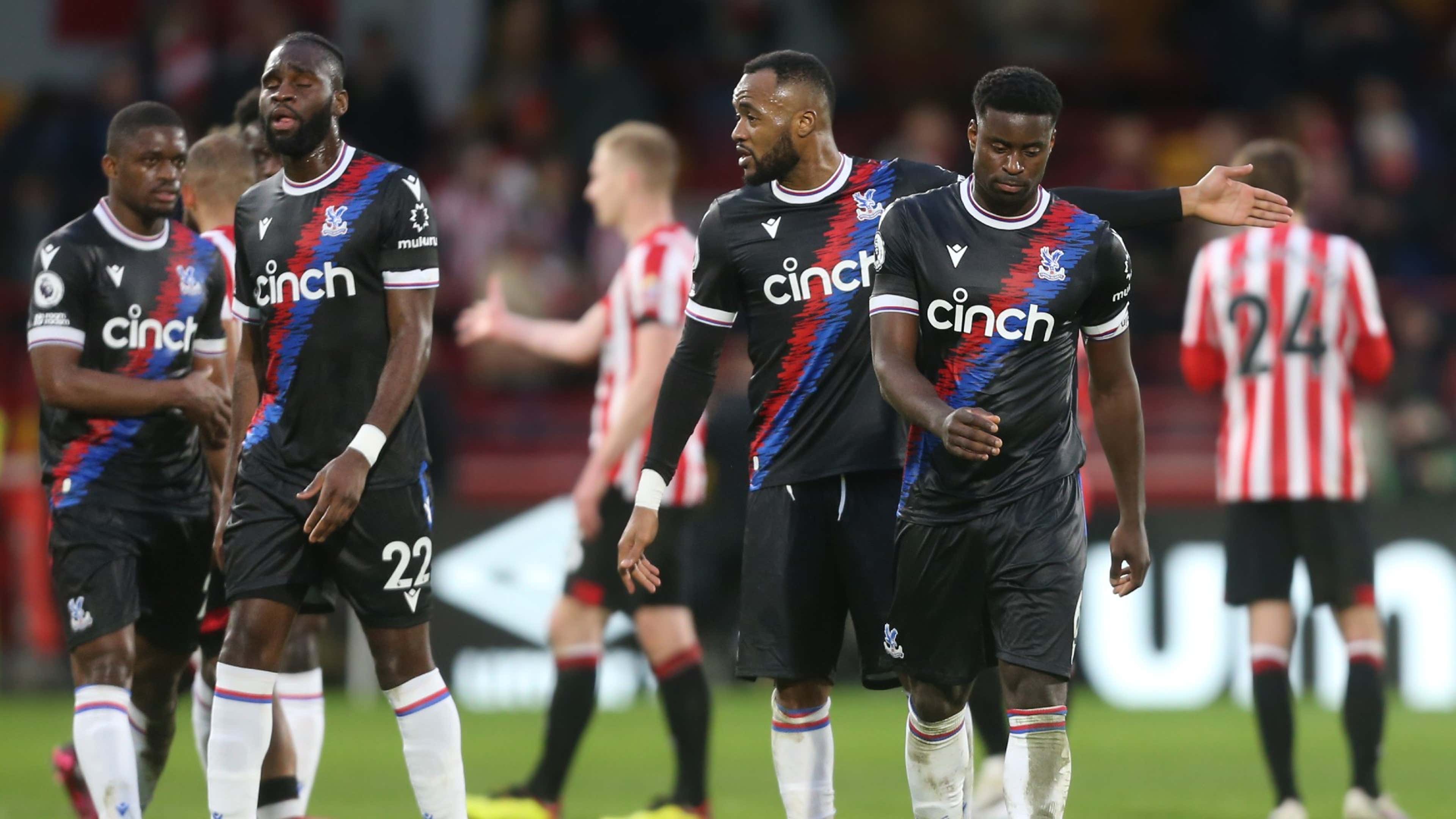 Crystal Palace players dejected vs Brentford 2022-23