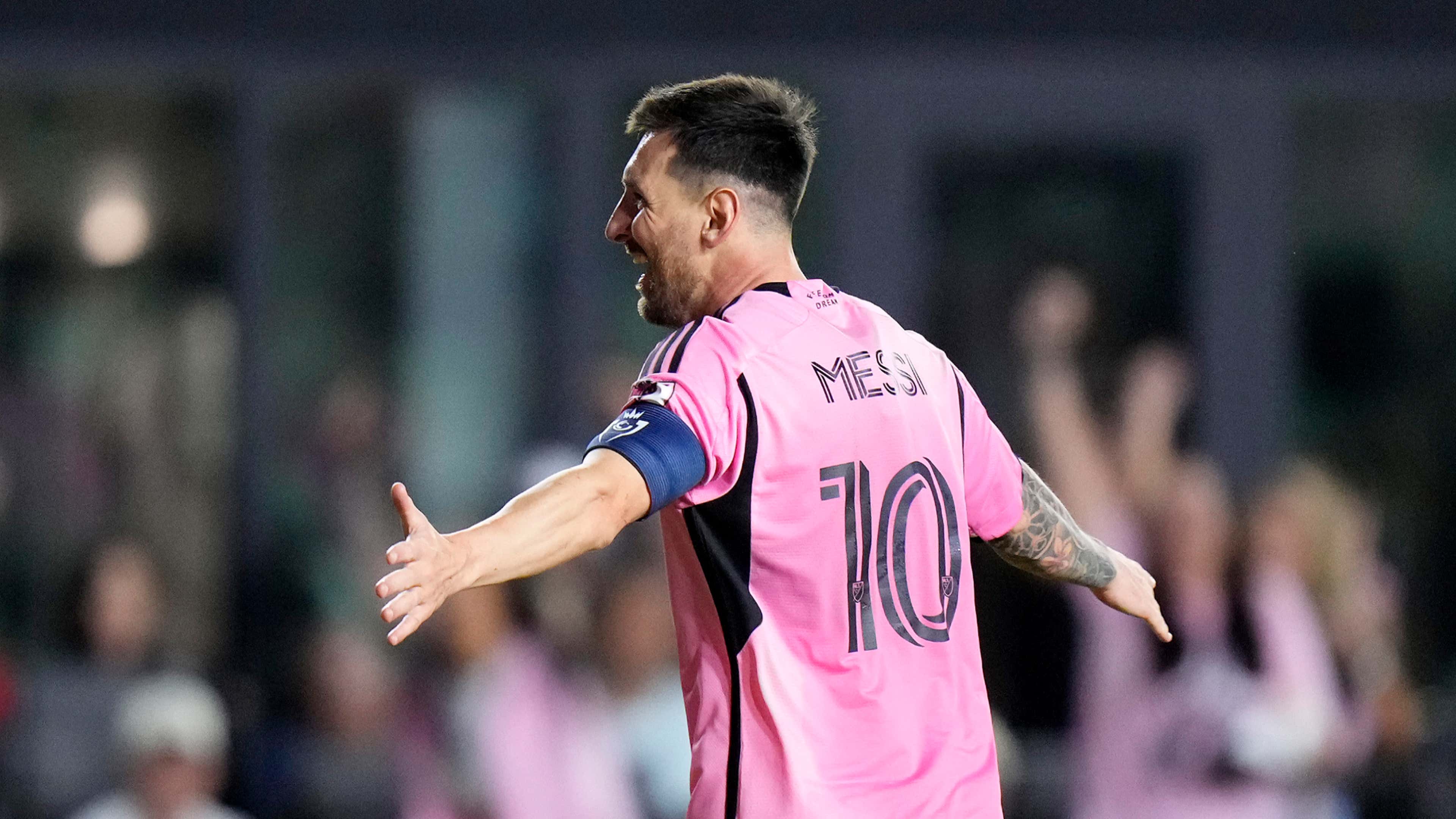 Messi phải 'làm lại cuộc đời' sau khi rời Barca