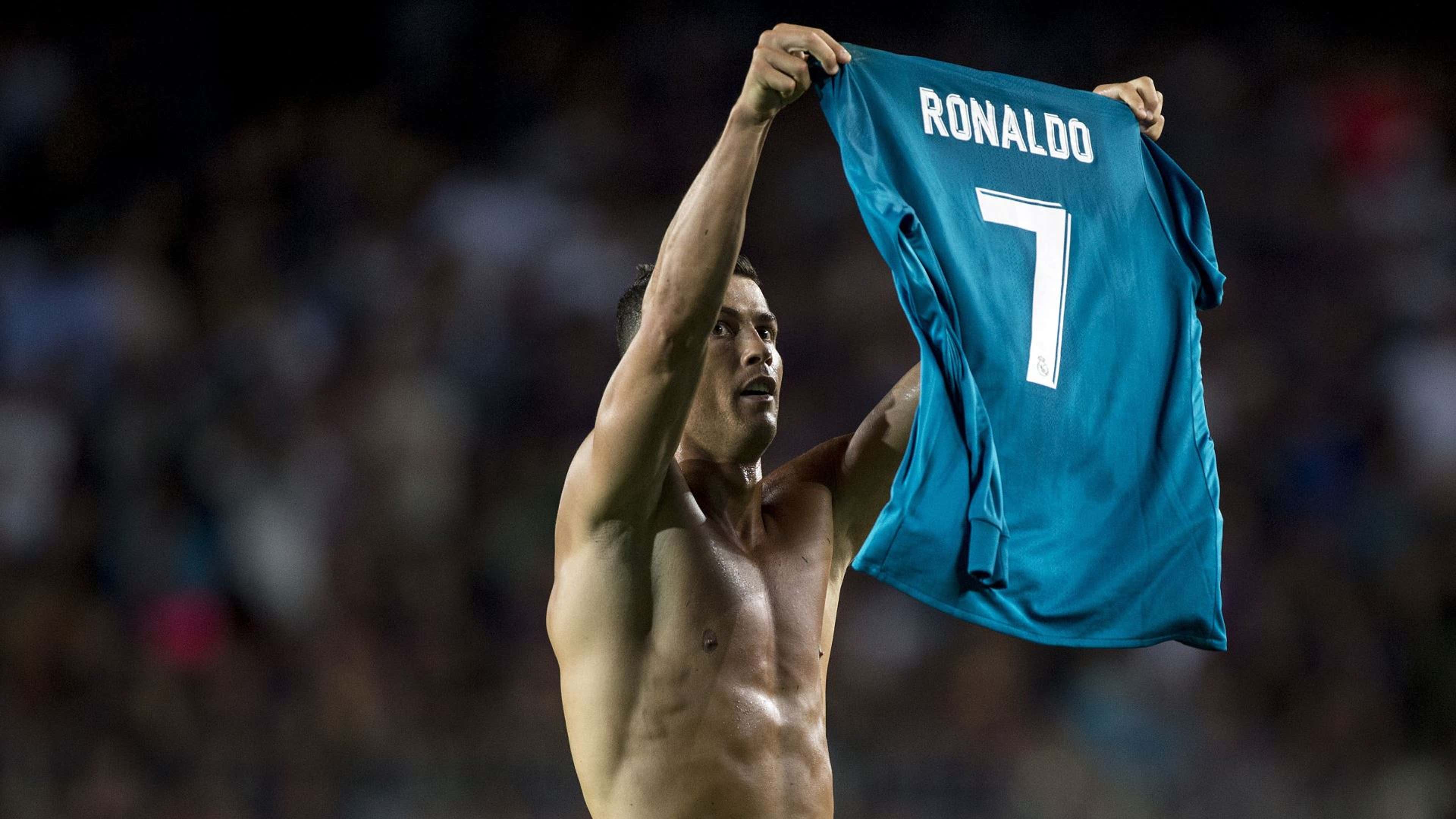 Un aficionado se tatúa la imagen de Cristiano Ronaldo enseñando su
