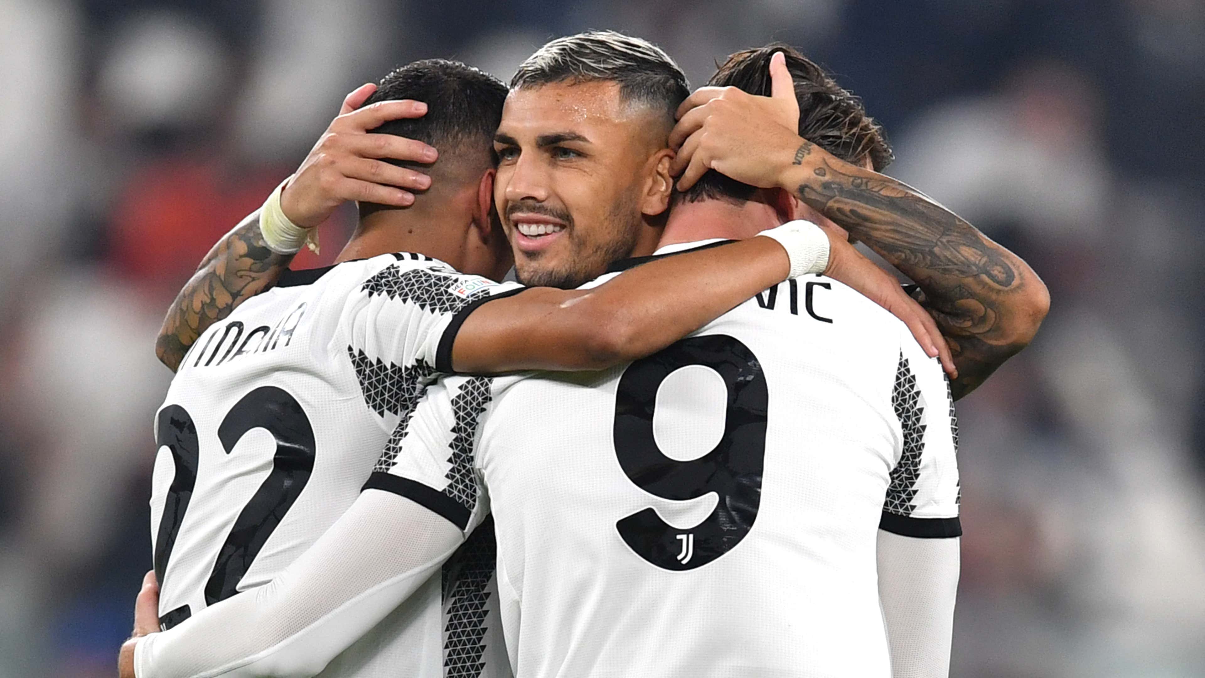Paredes Juventus celebrating