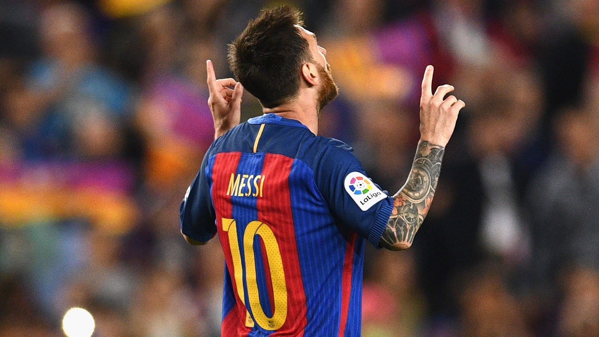 Messi vua phá lưới La Liga 2016-17 - Ai là người không muốn thưởng thức những khoảnh khắc ấy? Điều này chứng tỏ rằng Messi không chỉ là một cầu thủ tài năng mà còn là một siêu sao sáng giá. Nếu bạn là một fan hâm mộ của Messi, hãy nhanh tay xem hình ảnh này!
