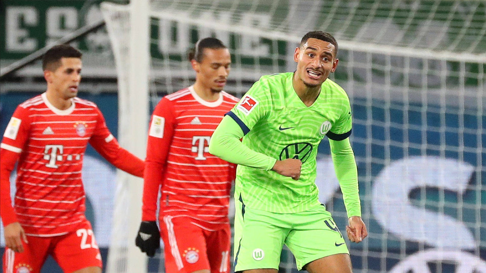 VfL Wolfsburg: Maxence Lacroix rastet nach Auswechslung im Spiel gegen den FC Bayern aus