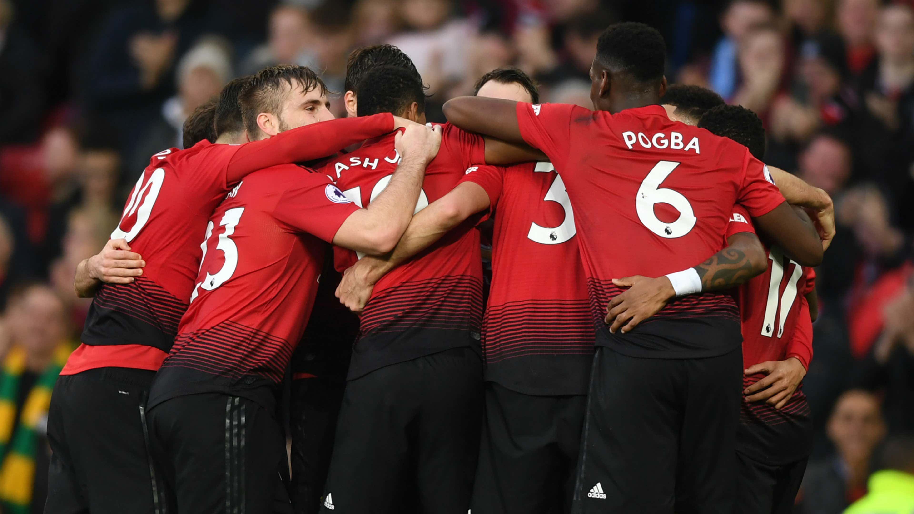 Manchester United celebrate 2018-19