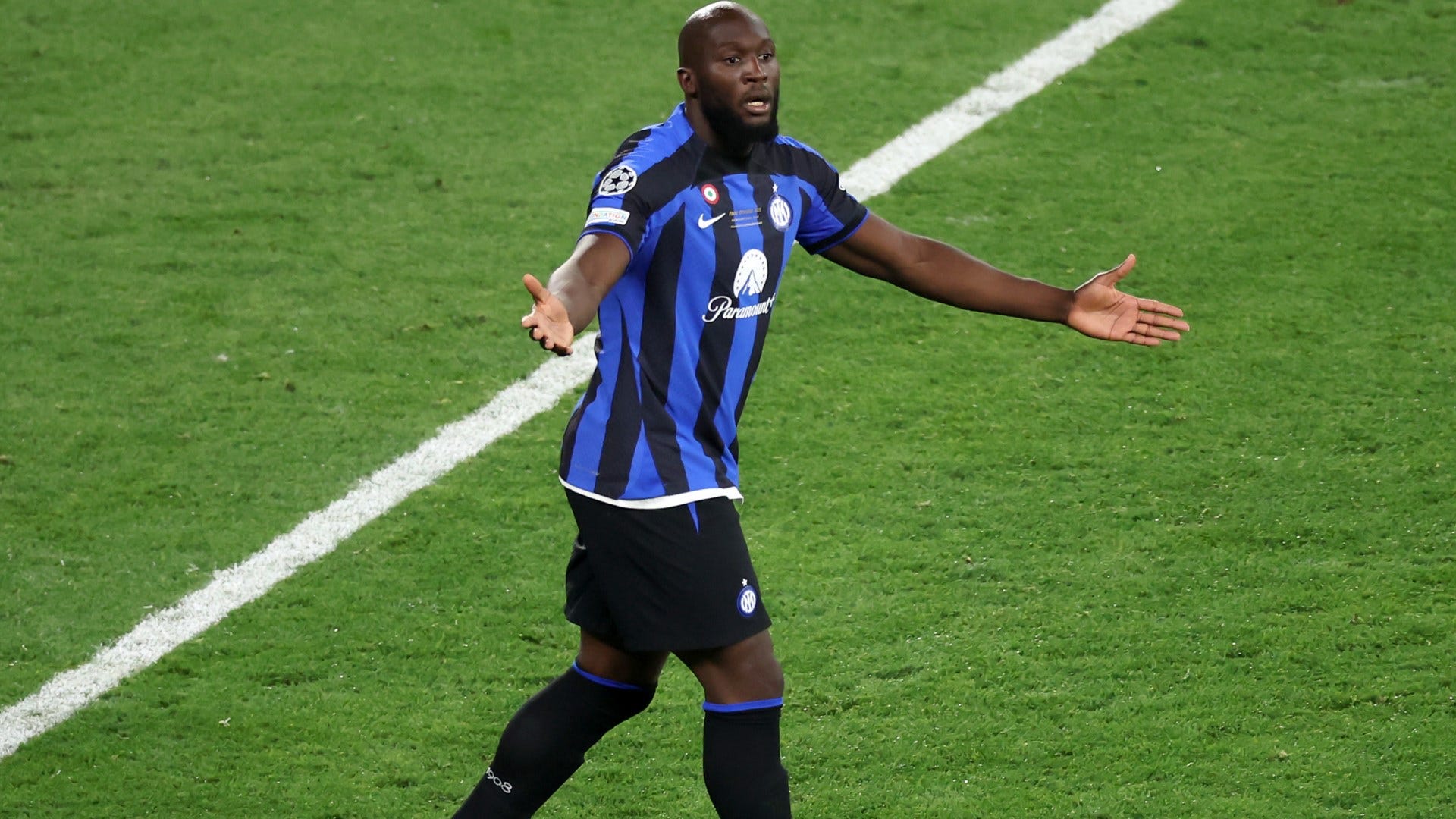 WATCH Romelu Lukaku accidentally blocks potential Inter equaliser and then wastes open header in Champions League final Goal US