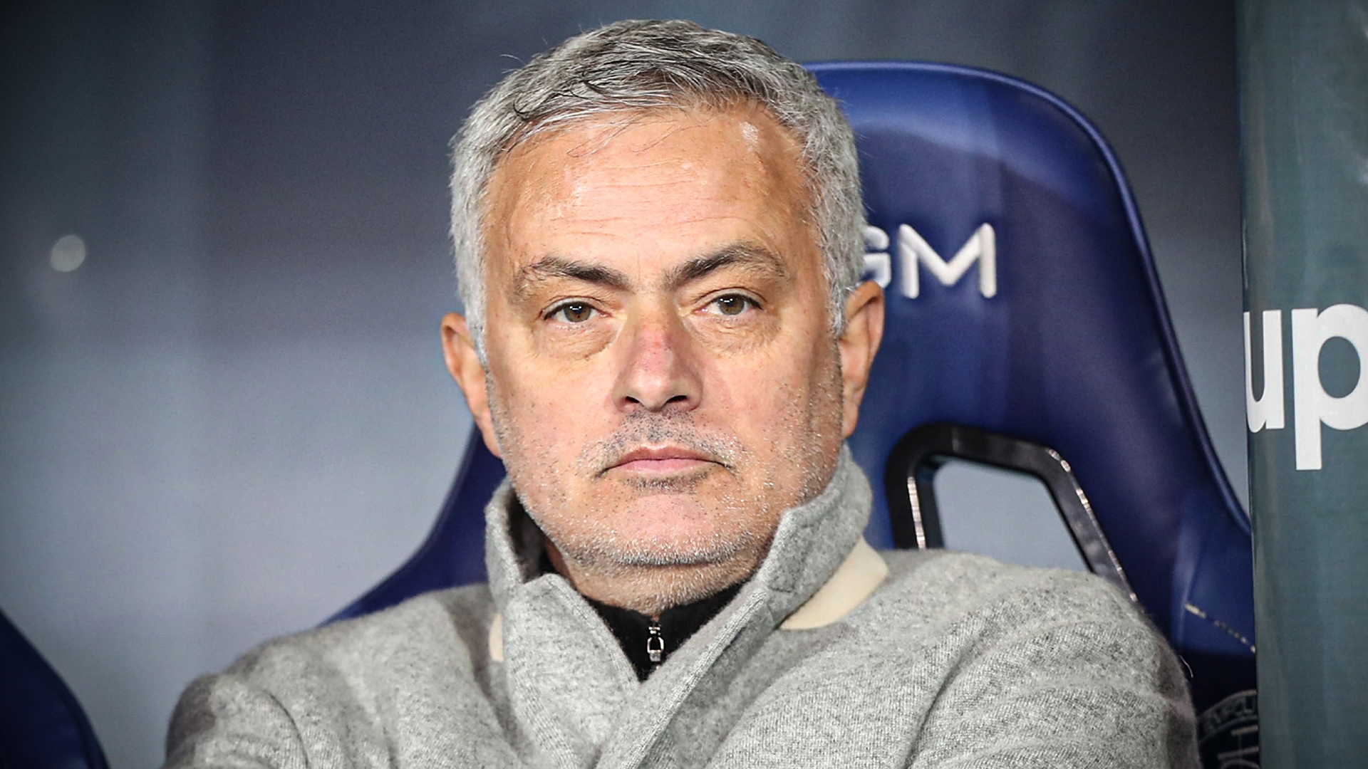 Jose Mourinho nhắm tới mục tiêu chuyển nhượng là ba cầu thủ Manchester United