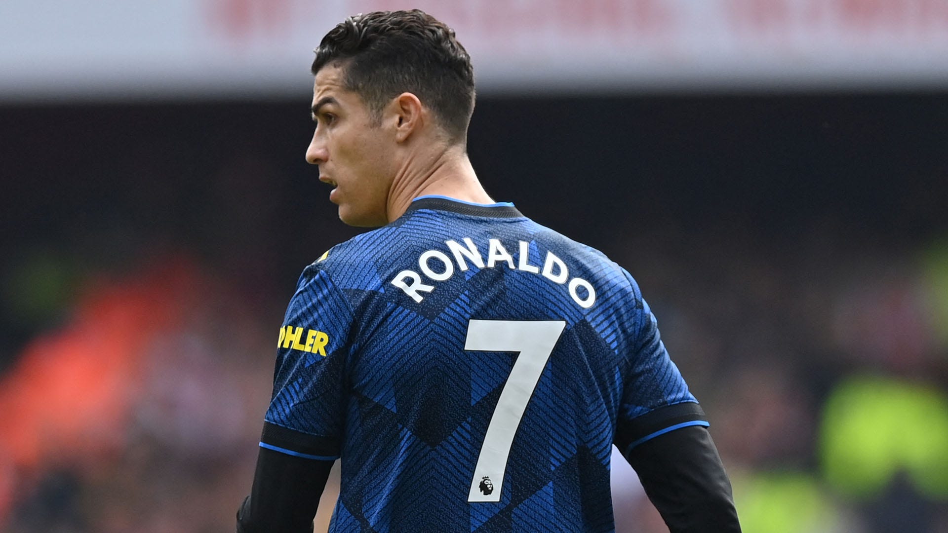 Cristiano Ronaldo là cầu thủ đầu tiên kiếm được 1 tỷ USD  Hànộimới