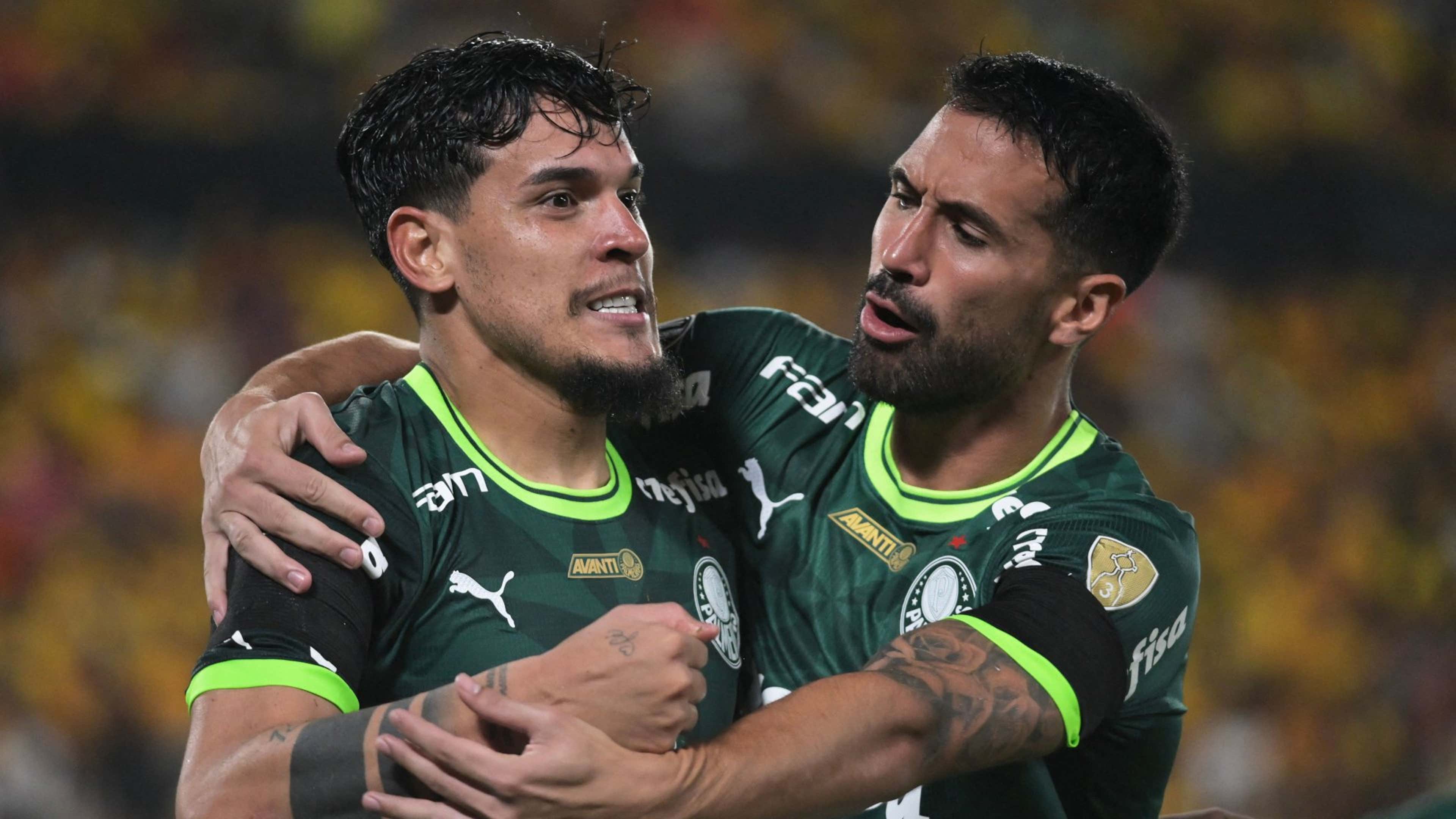 Gustavo Gómez e Luan comemoram gol do Palmeiras contra o Barcelona de Guayaquil pela Copa Libertadores, 03/05/2023