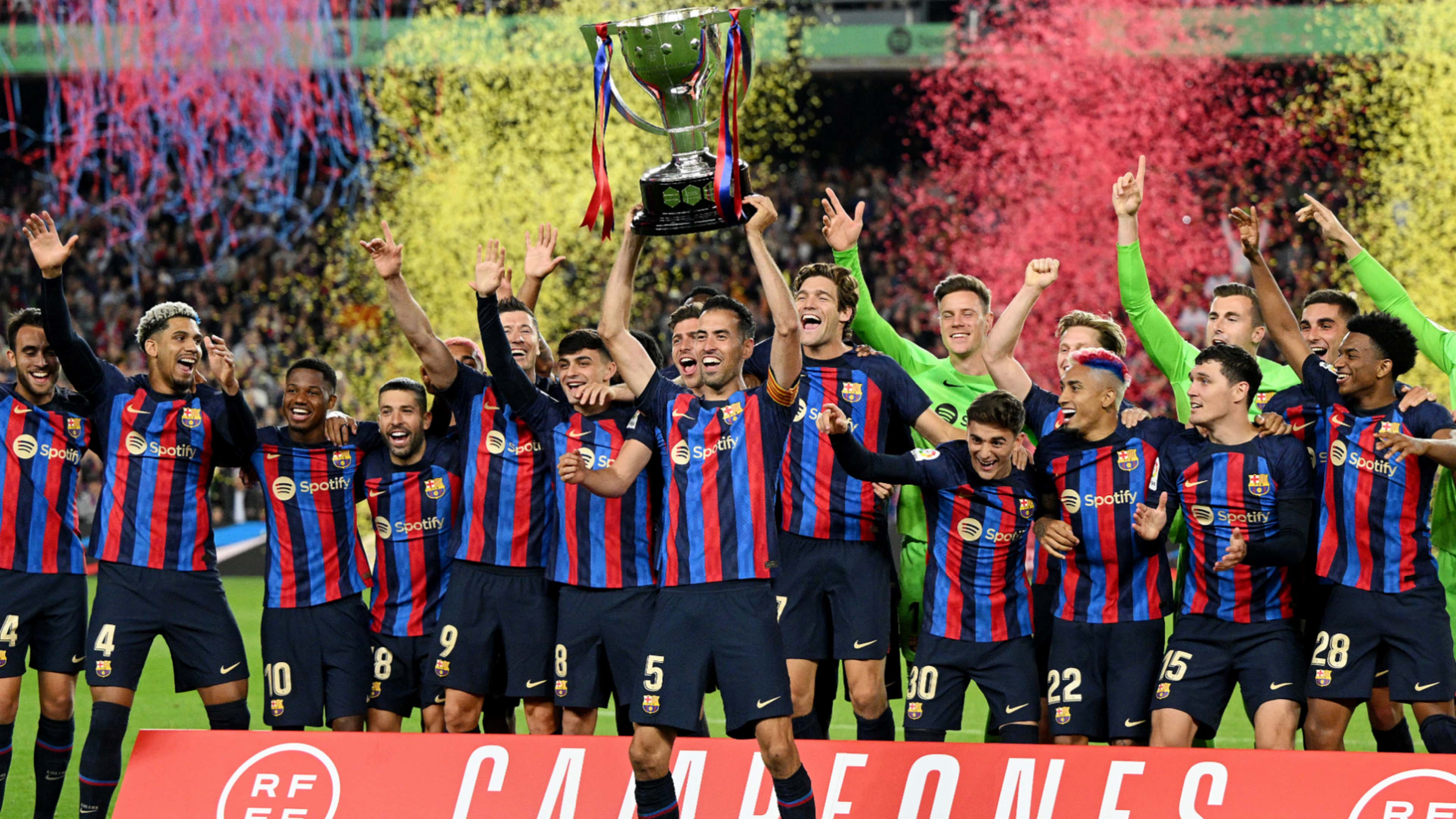 Barcelona La Liga trophy 2022-23 Sergio Busquets