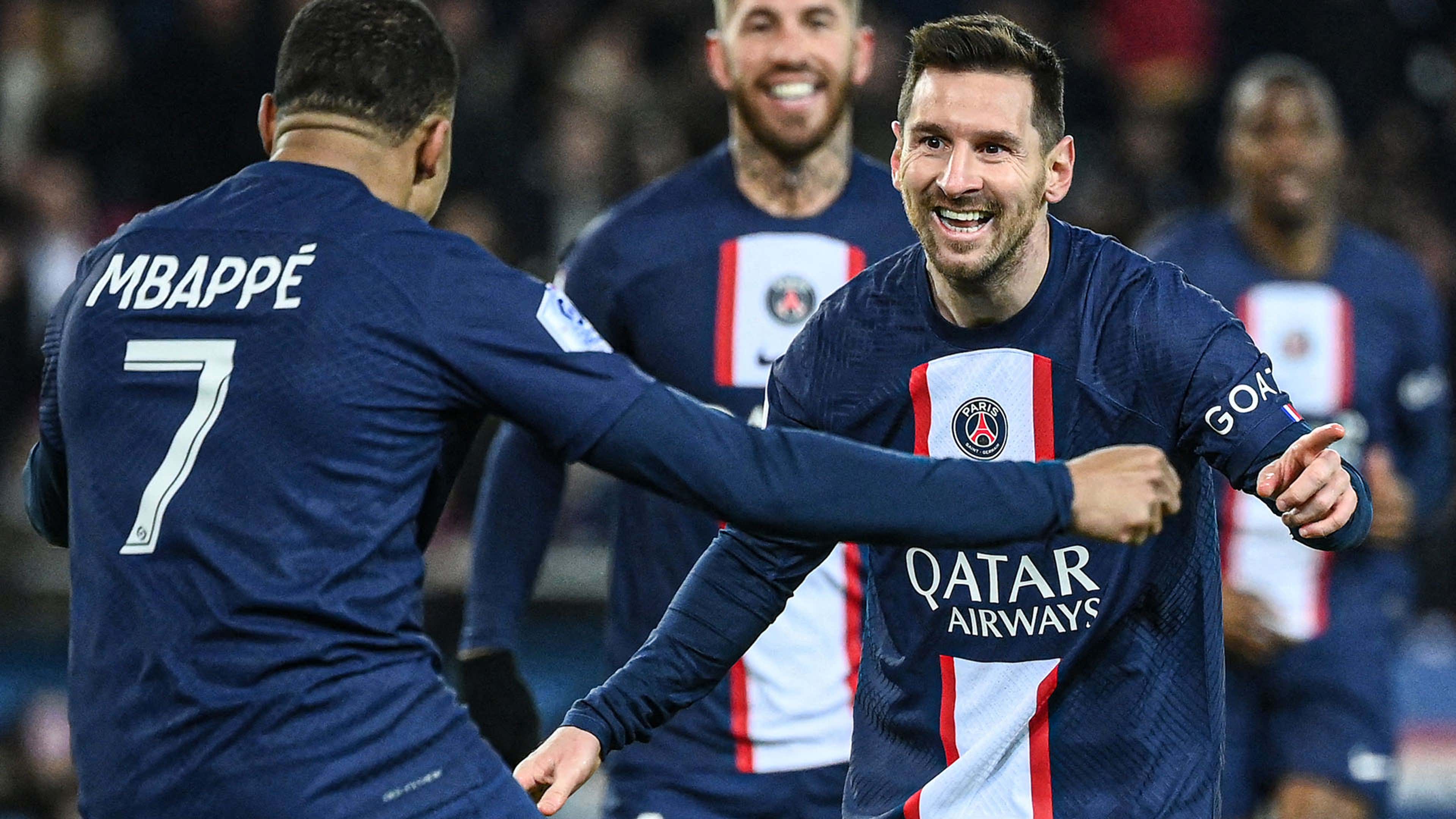 Lionel Messi Kylian Mbappe celebrate Nantes PSG 2022-23