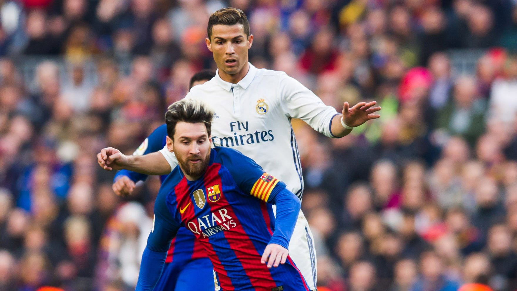 Ronaldo và Messi luôn là những đối thủ đáng gờm trong làng bóng đá. Goal.com cung cấp cho bạn nhiều thông tin hữu ích để so sánh giữa hai ngôi sao này, từ kỷ lục bàn thắng và các đặc điểm chơi bóng, cho đến cách cả hai chọn trang phục của mình khi thi đấu.