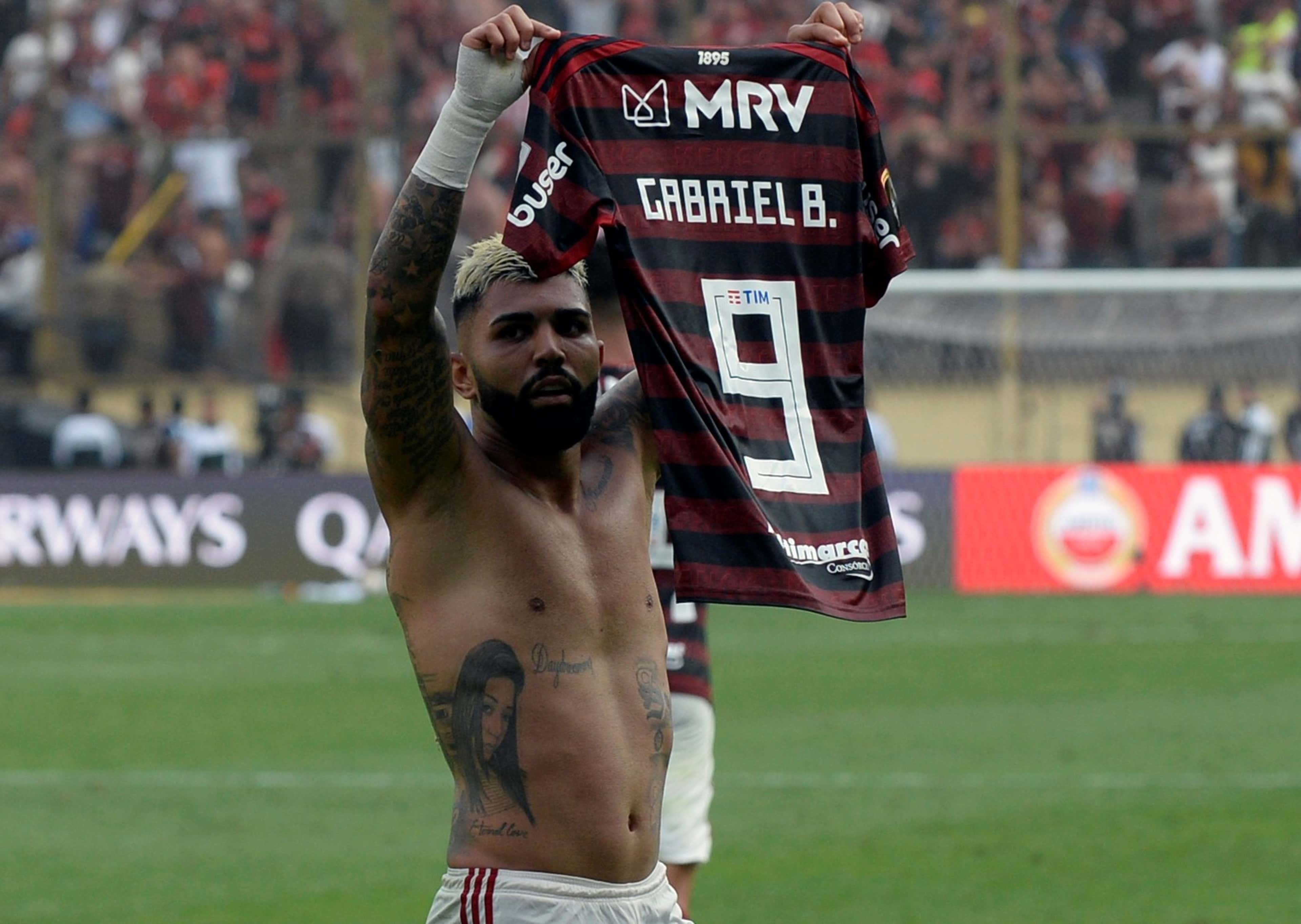 Gabigol comemora gol na virada do Flamengo sobre o River Plate