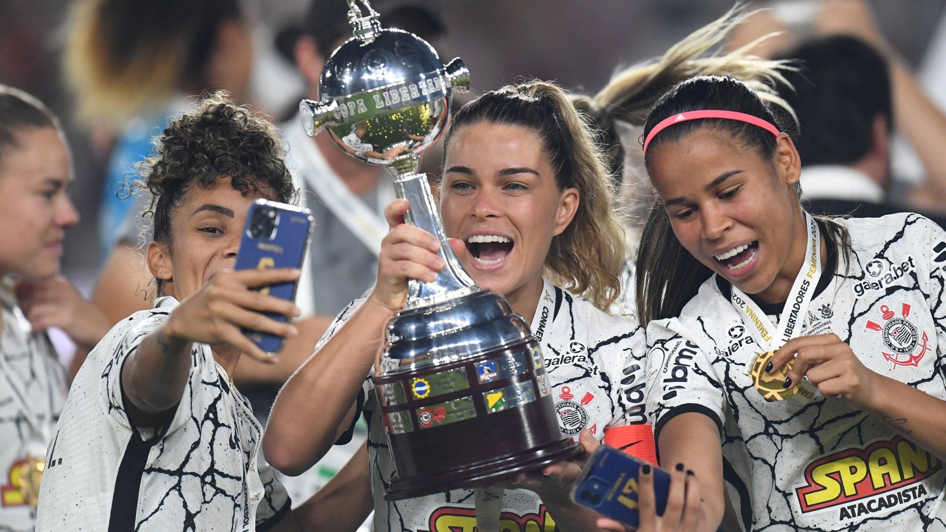 Qual o time brasileiro feminino que tem mais Libertadores?