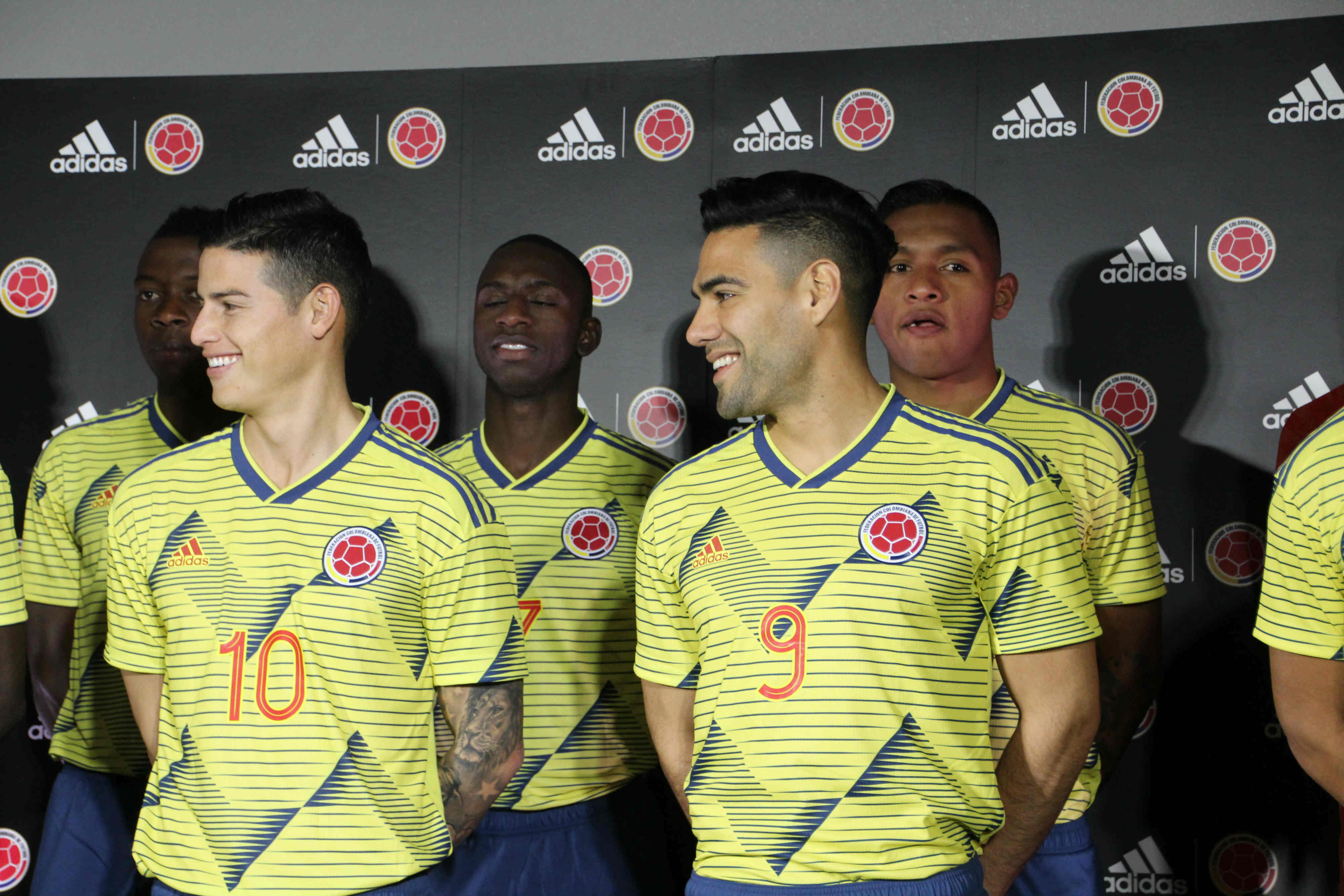 コロンビア代表 コパ アメリカ仕様の新ユニ発表 ハメスは公開練習に姿見せず Goal Com 日本