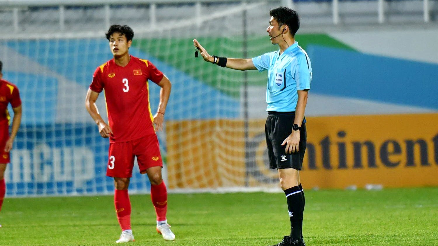 Referee Yusuke Araki Luong Duy Cuong U23 Vietnam U23 Saudi Arabia 2022 AFC U23 Asian Cup