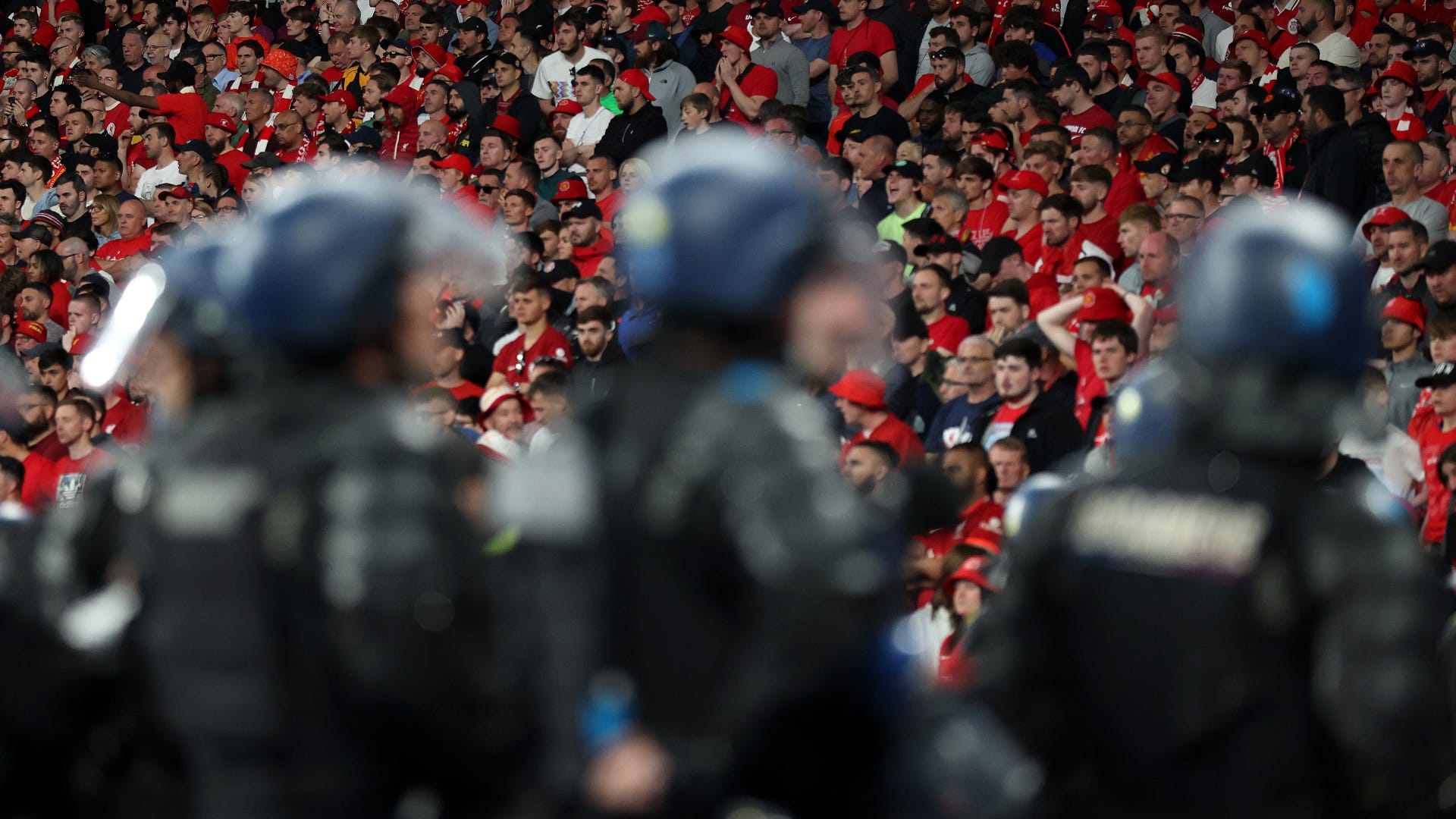 Fans de police de la finale de la Ligue des champions de Liverpool