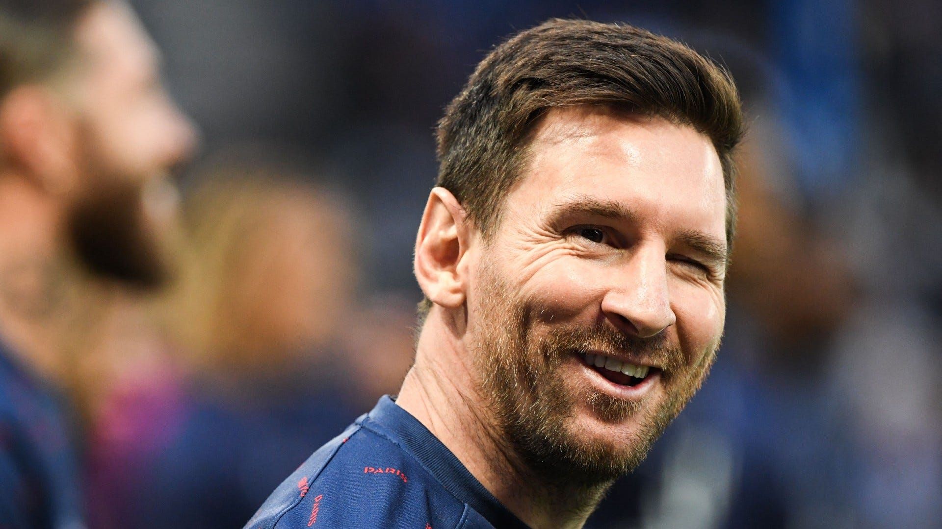 Với Messi đã chuyển đến PSG, bạn có muốn biết dự đoán của các chuyên gia bóng đá về mùa giải tới? Hãy xem cuộc thảo luận và dự đoán về Messi và PSG từ các chuyên gia trong ngành trên trang ảnh của chúng tôi.