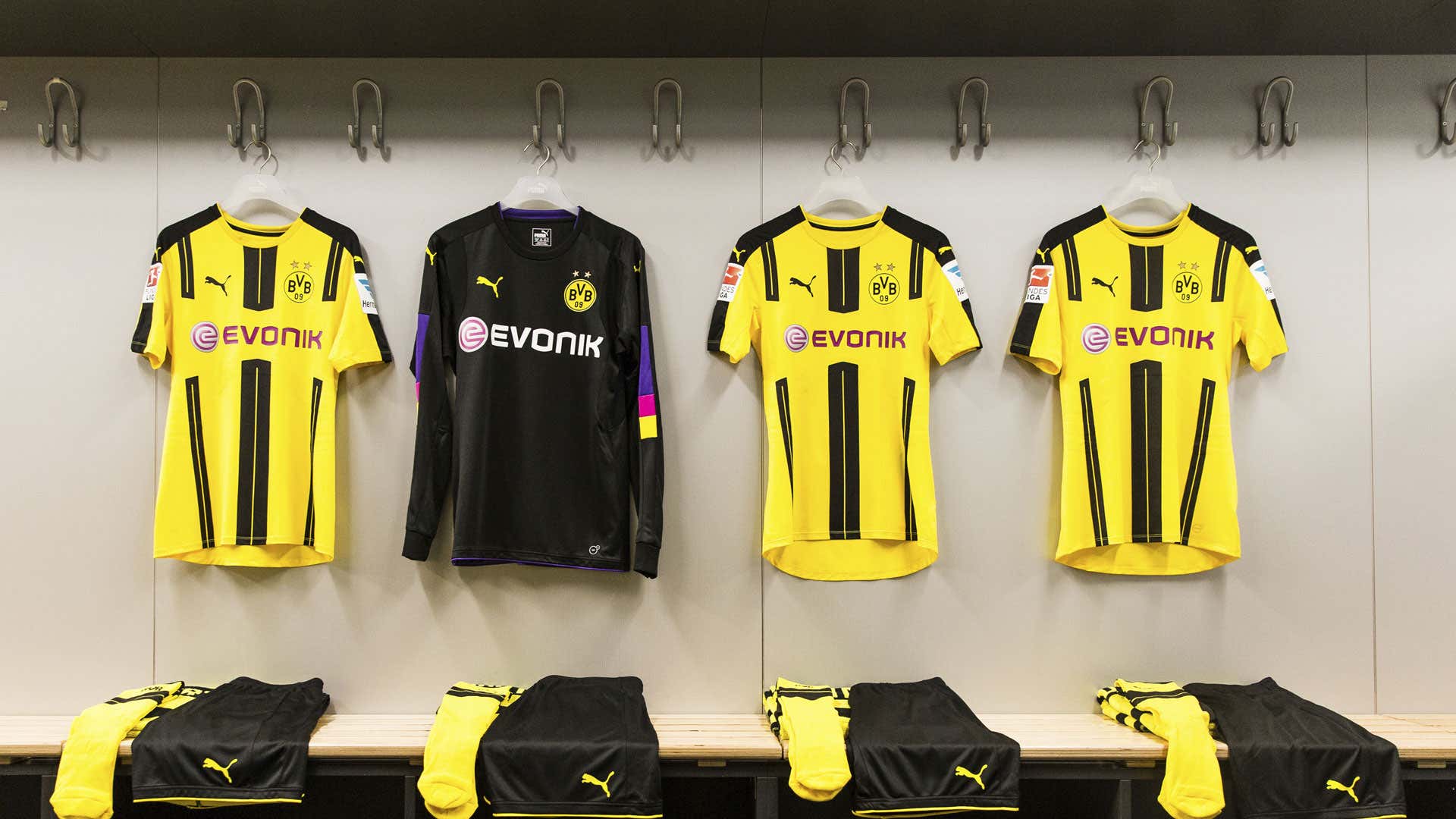 Authentic PUMA Borussia Dortmund Home 2016/2017 Football Soccer