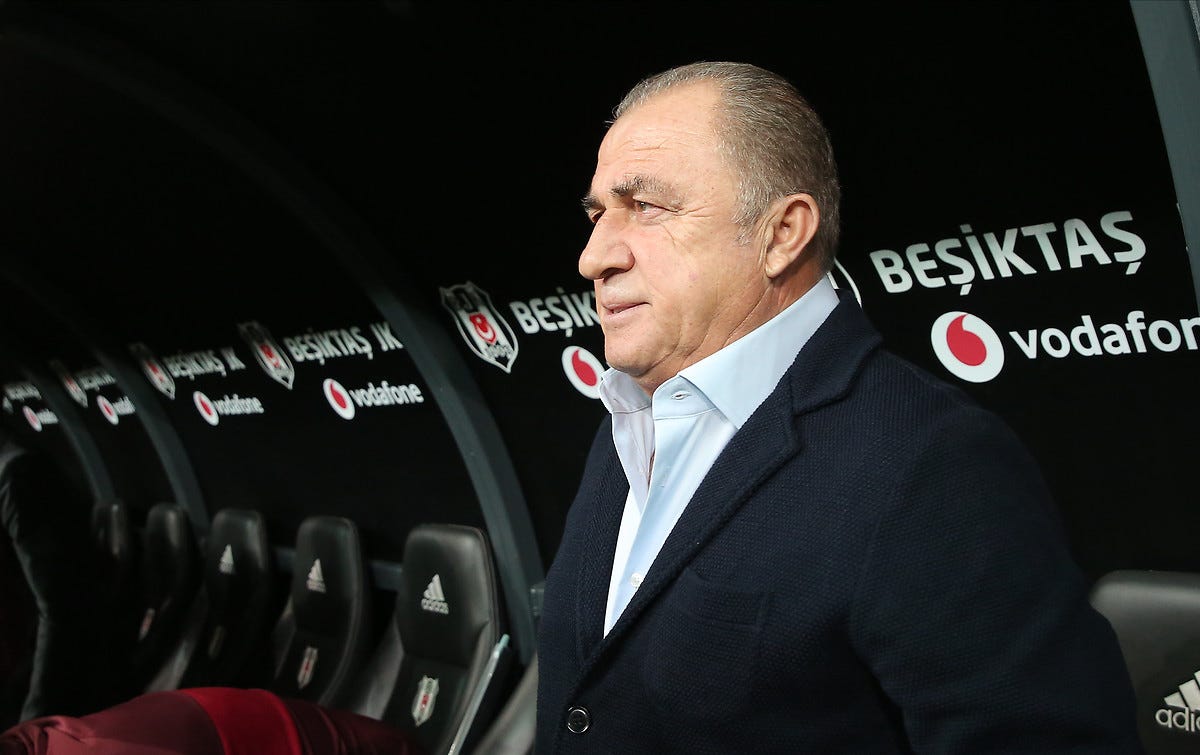 Na Turquia, clássico tenso entre Besiktas e Galatasaray foi
