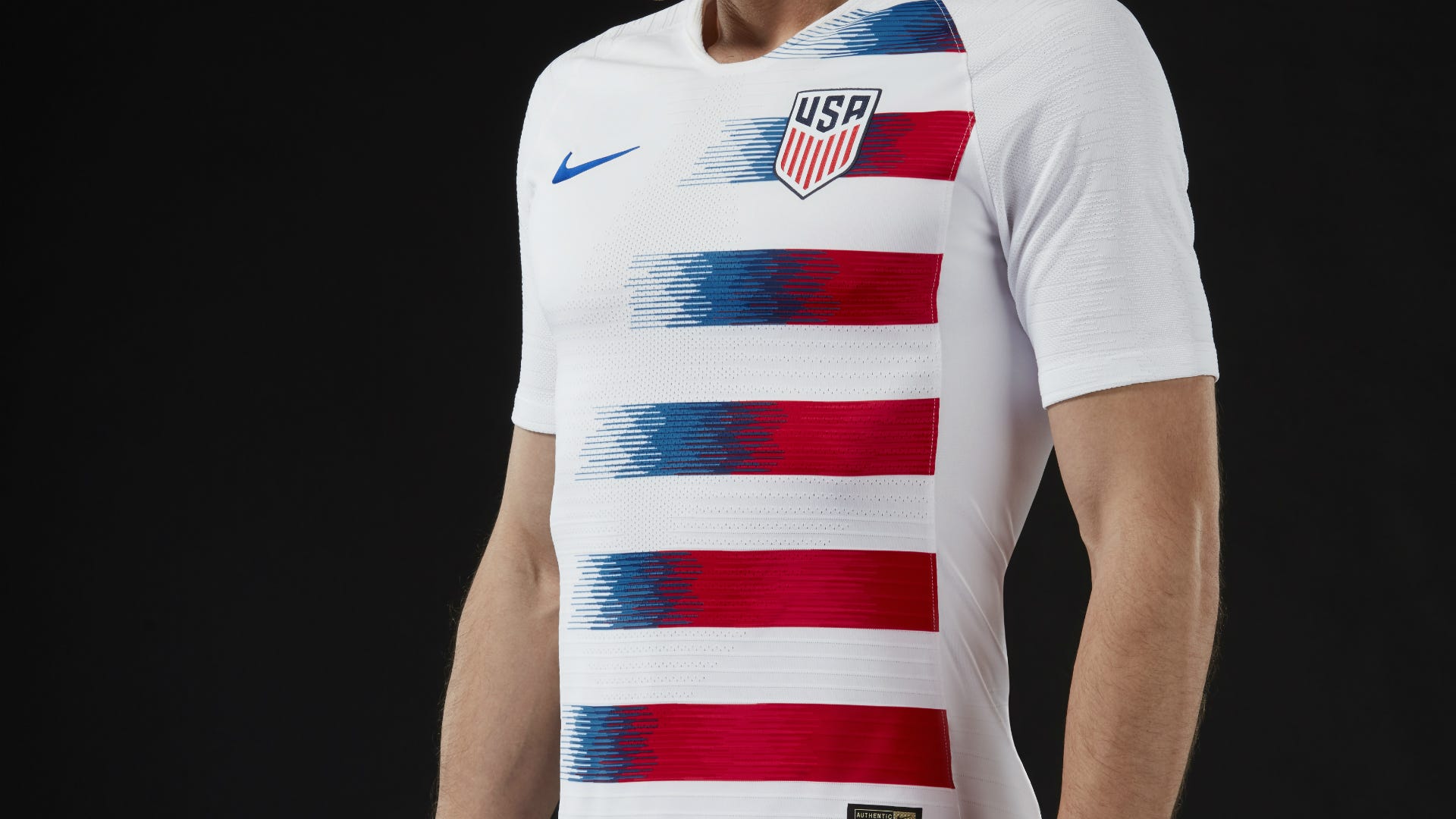 calendario fricción Malentendido U.S. Soccer unveils 2018 uniforms for USMNT and USWNT | Goal.com English  Oman