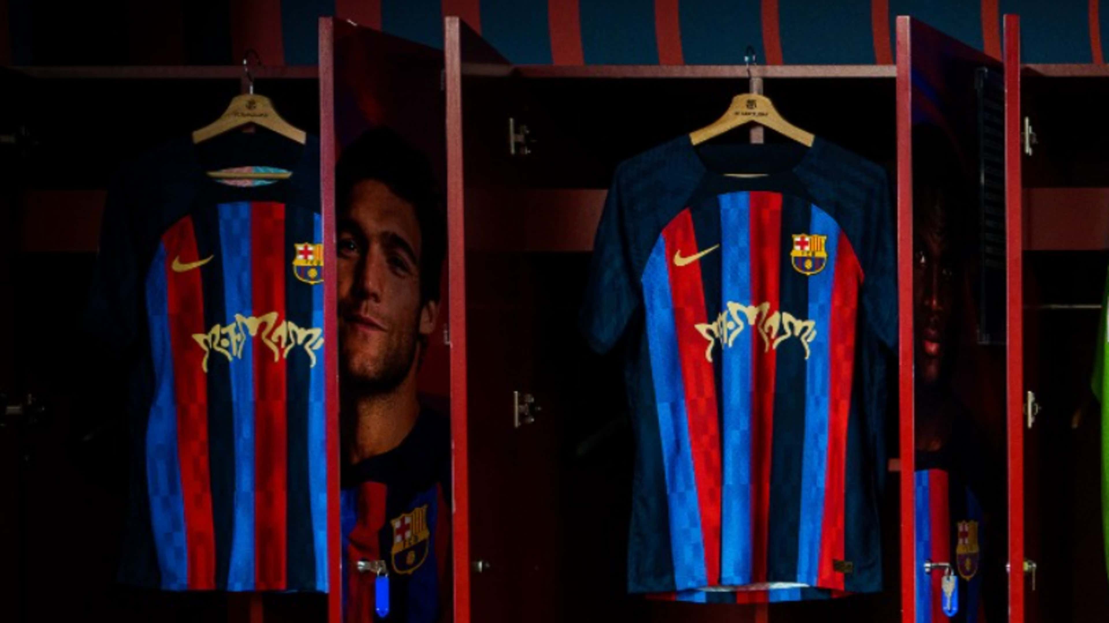Camiseta del Barcelona con Motomami de Rosalía en el Clásico
