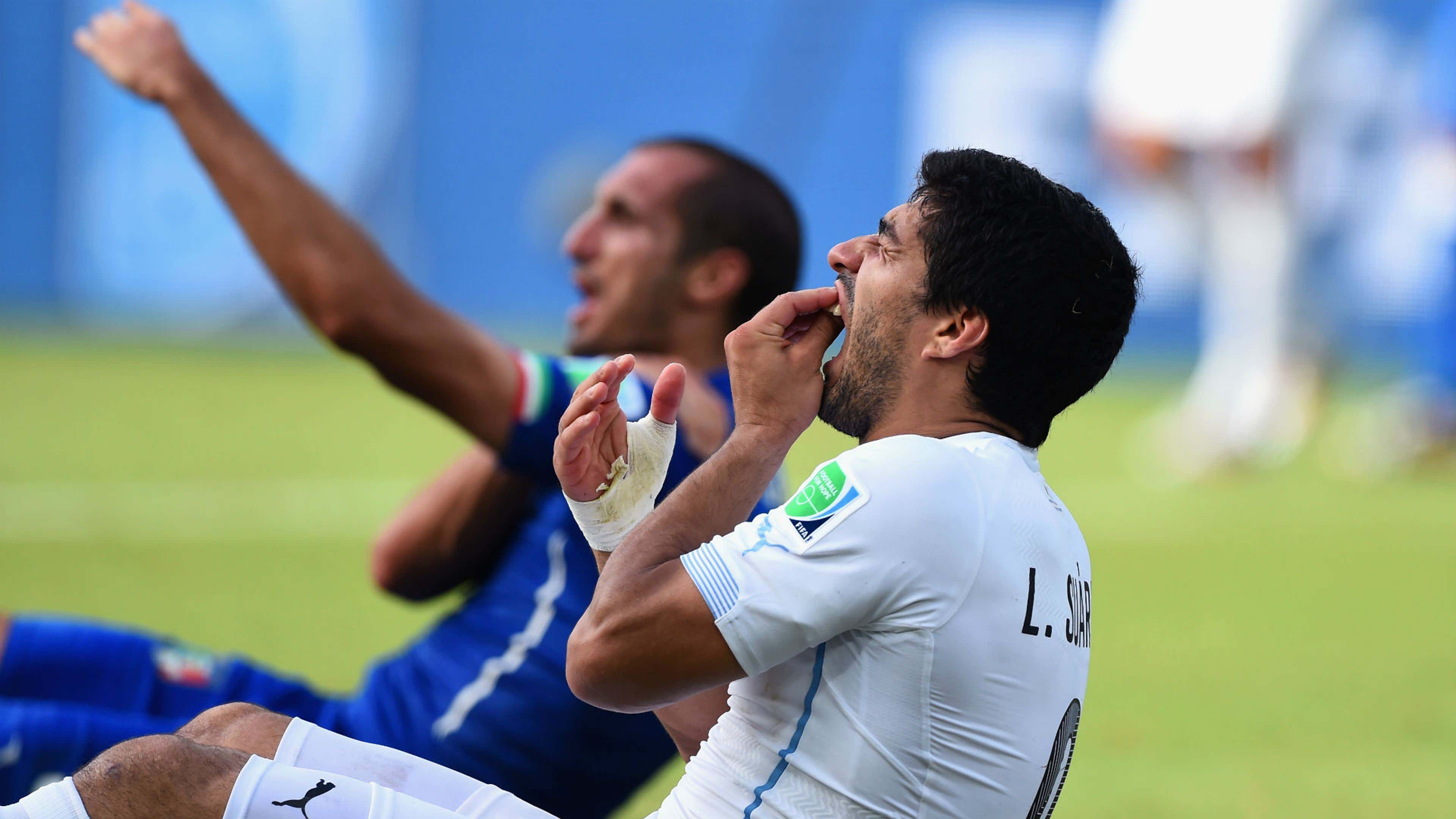 Luis Suarez Chiellini Italy Uruguay World Cup 2014