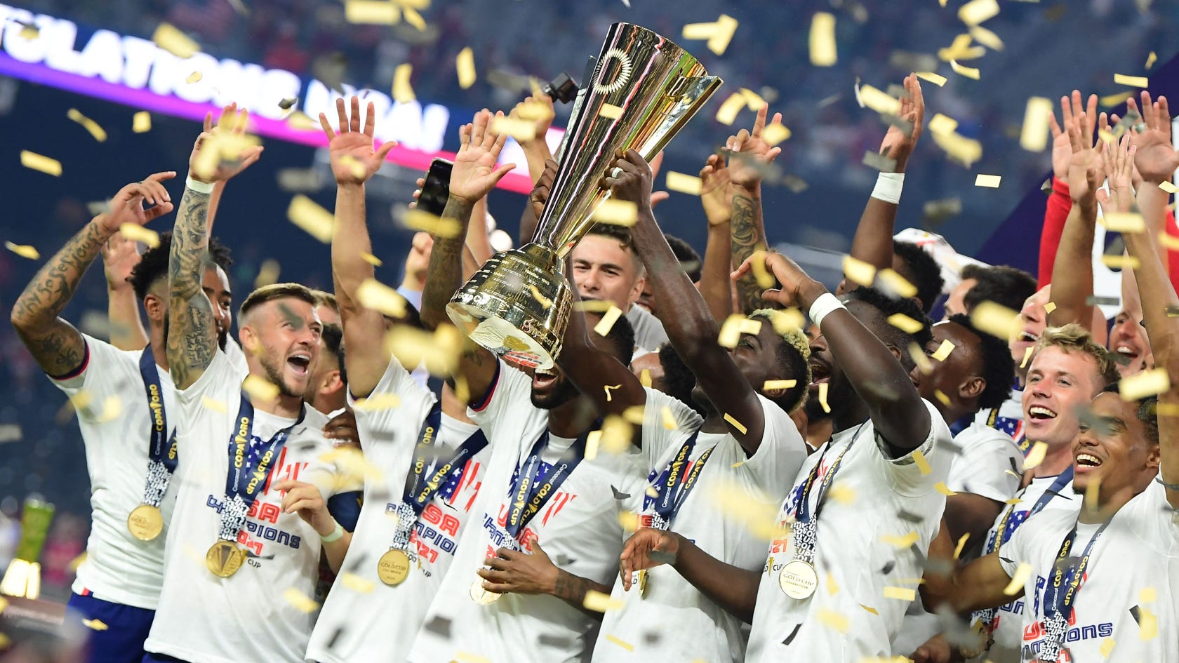 Gold Cup trophy lift USMNT Mexico 2021
