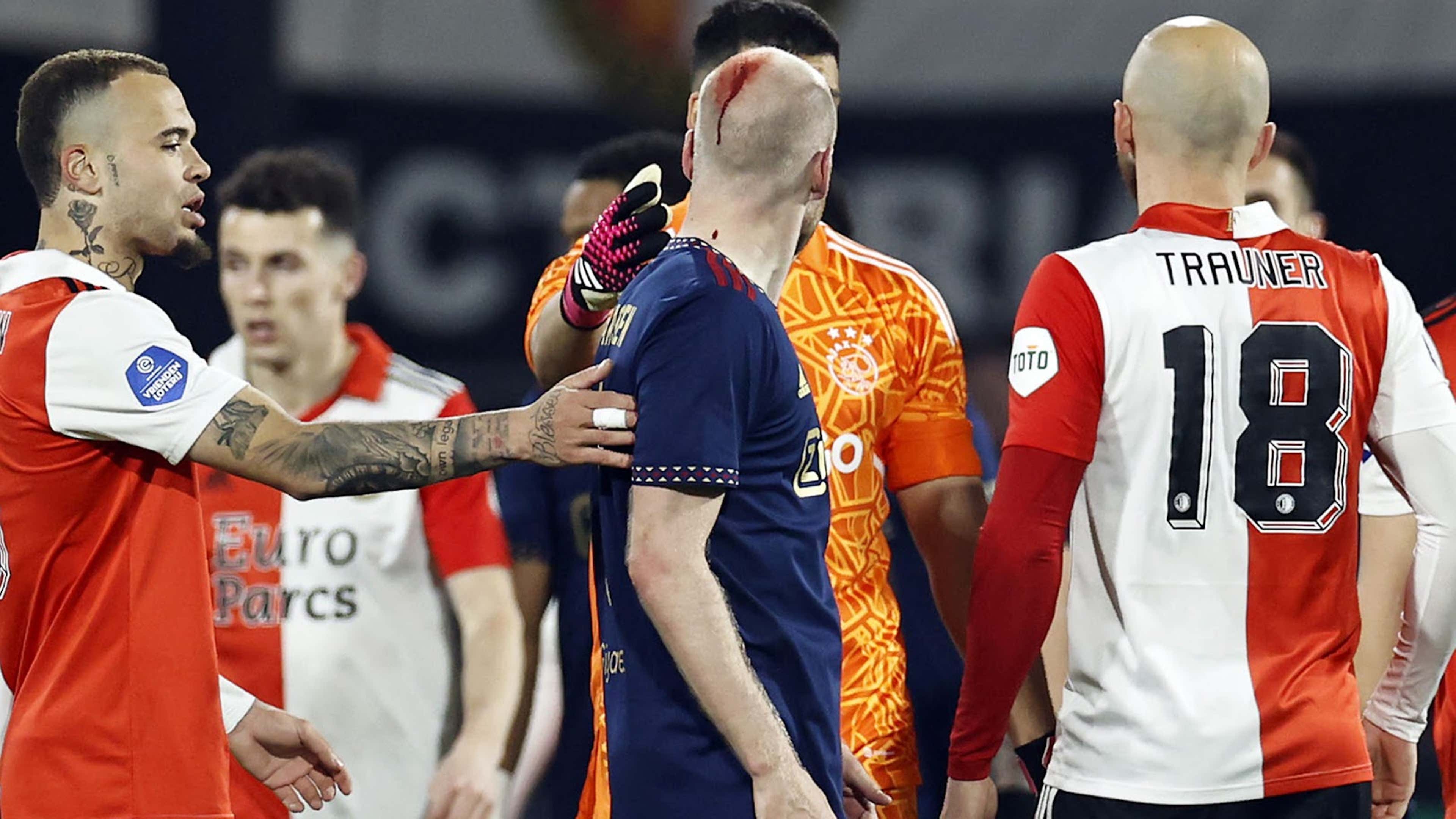 zwanger attribuut Warmte Ajax's Davy Klaassen bloodied by fan projectile in scary scenes as KNVB Cup  match against Feyenoord stopped | Goal.com