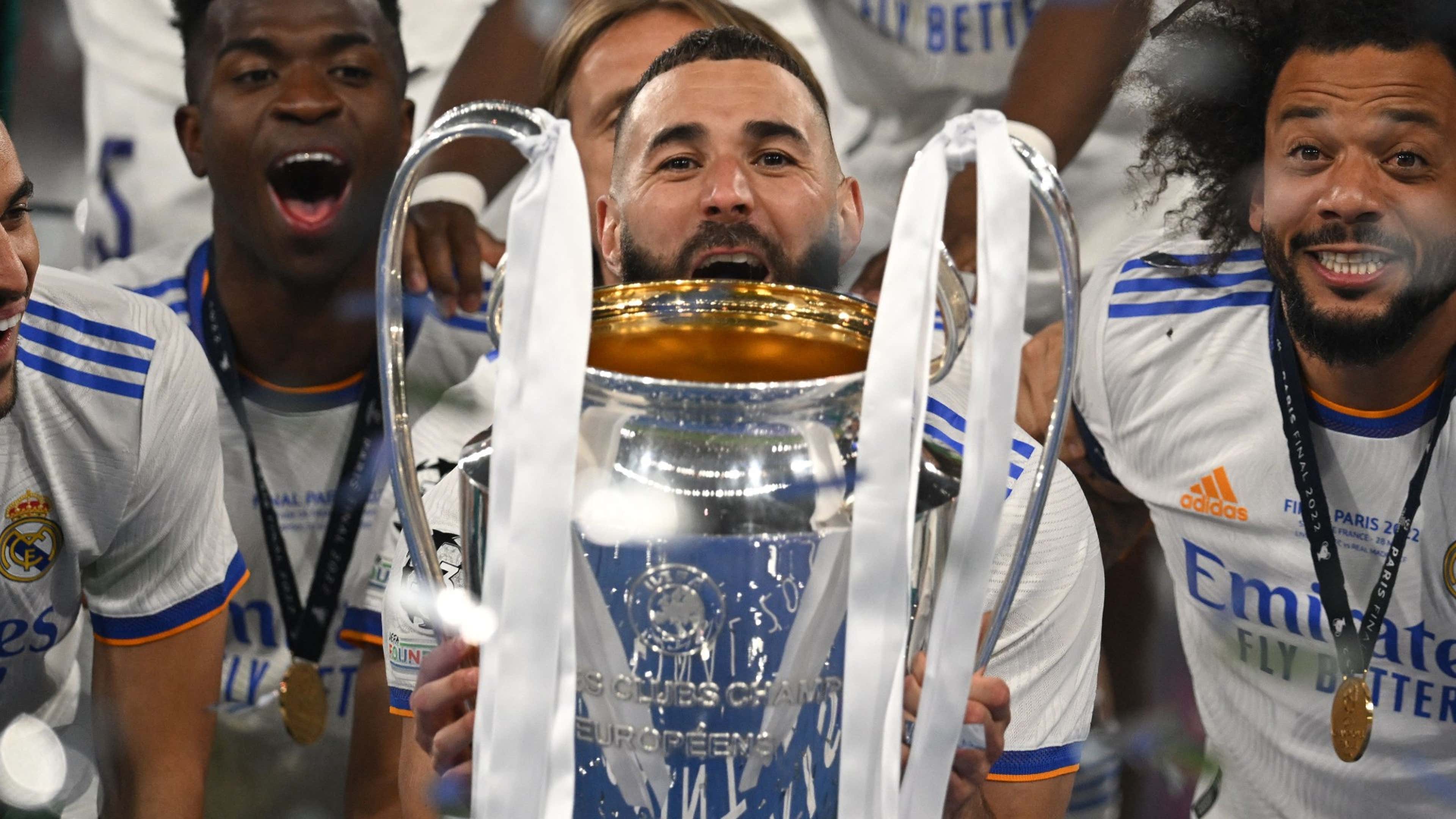 Karim Benzema Champions League trophy Real Madrid 2021-22