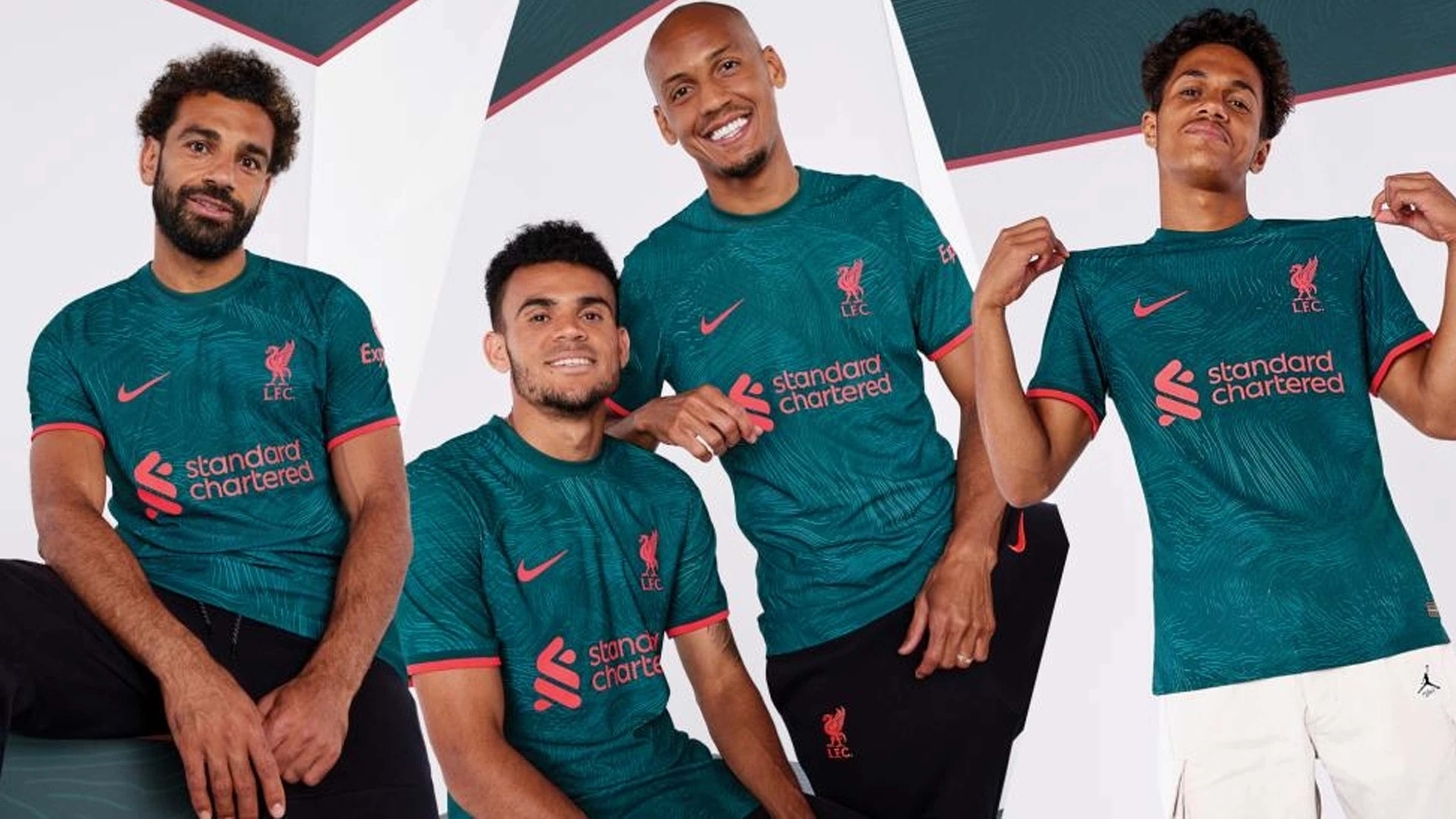 lejer erotisk Kan Wave your flag! Liverpool drop banner-inspired green and red third kit for  2022-23 | Goal.com US