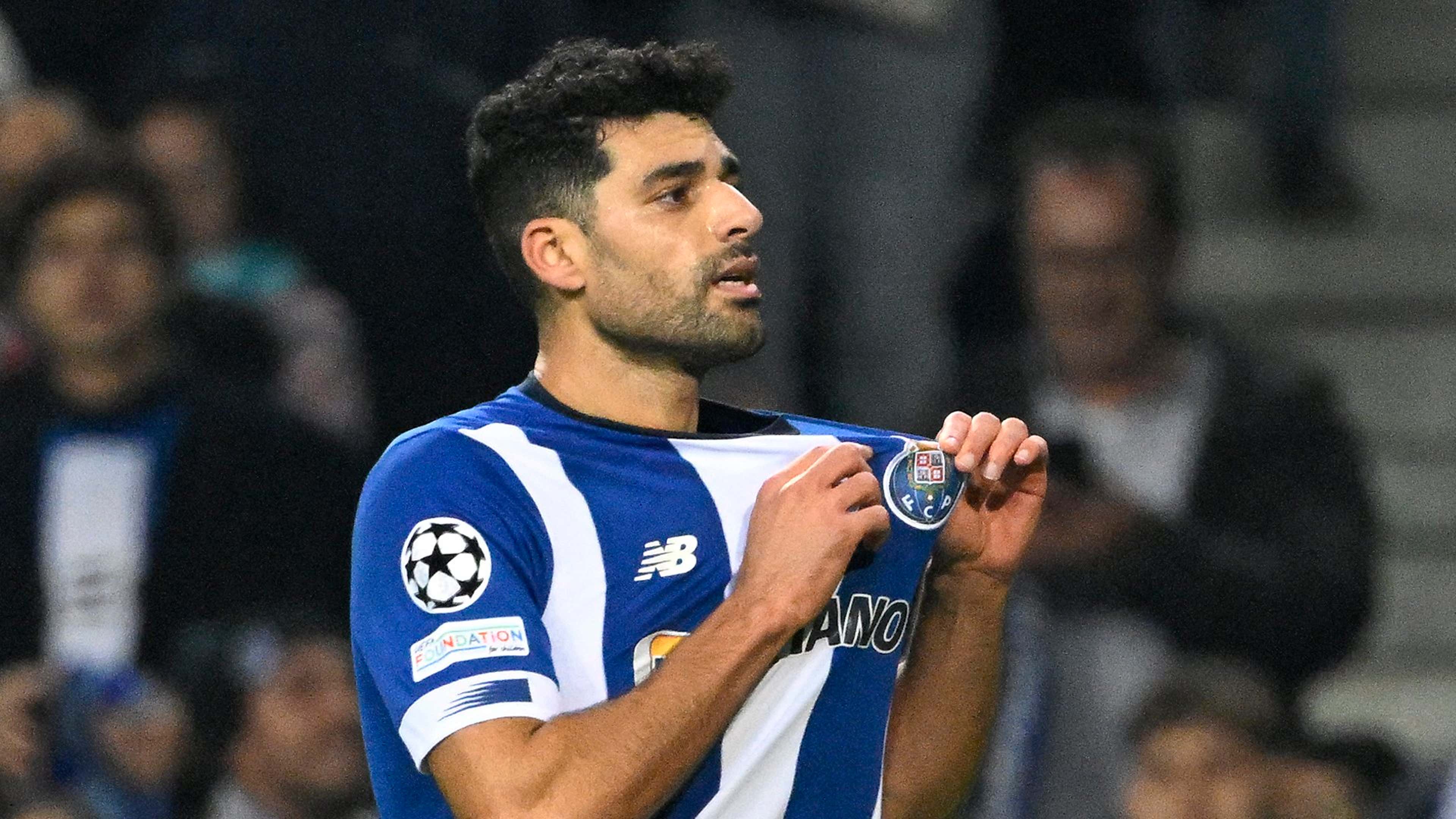 Galeno's 2 goals power Porto past Shakhtar 5-3 and into the Champions  League round of 16
