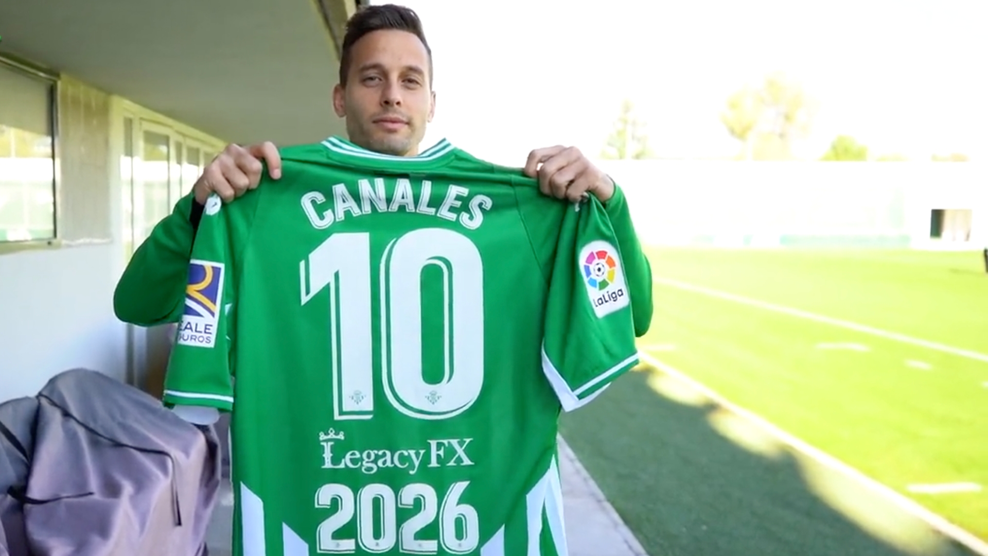 El Betis anuncia la renovación de Canales 2026 | Goal.com Espana