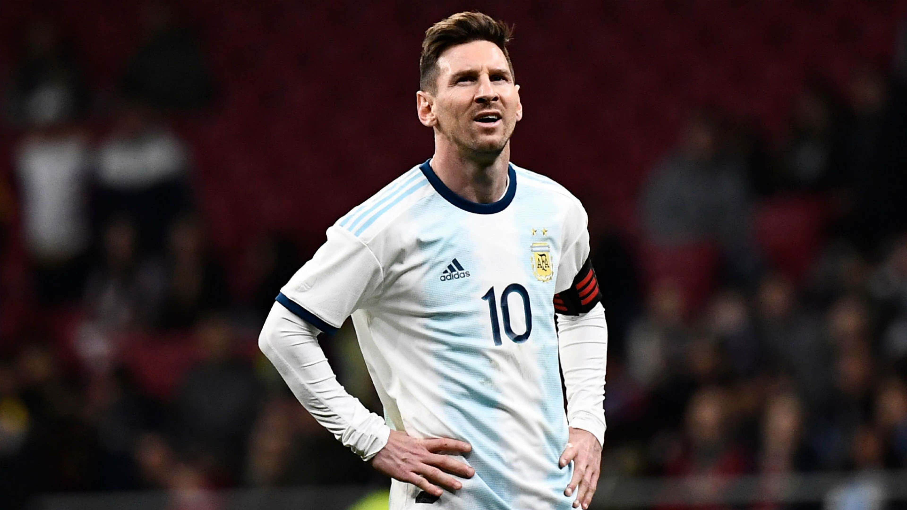 Топ 10 лучших футболов. Lionel Messi Argentina. Топ футболистов. Футбольные игроки.