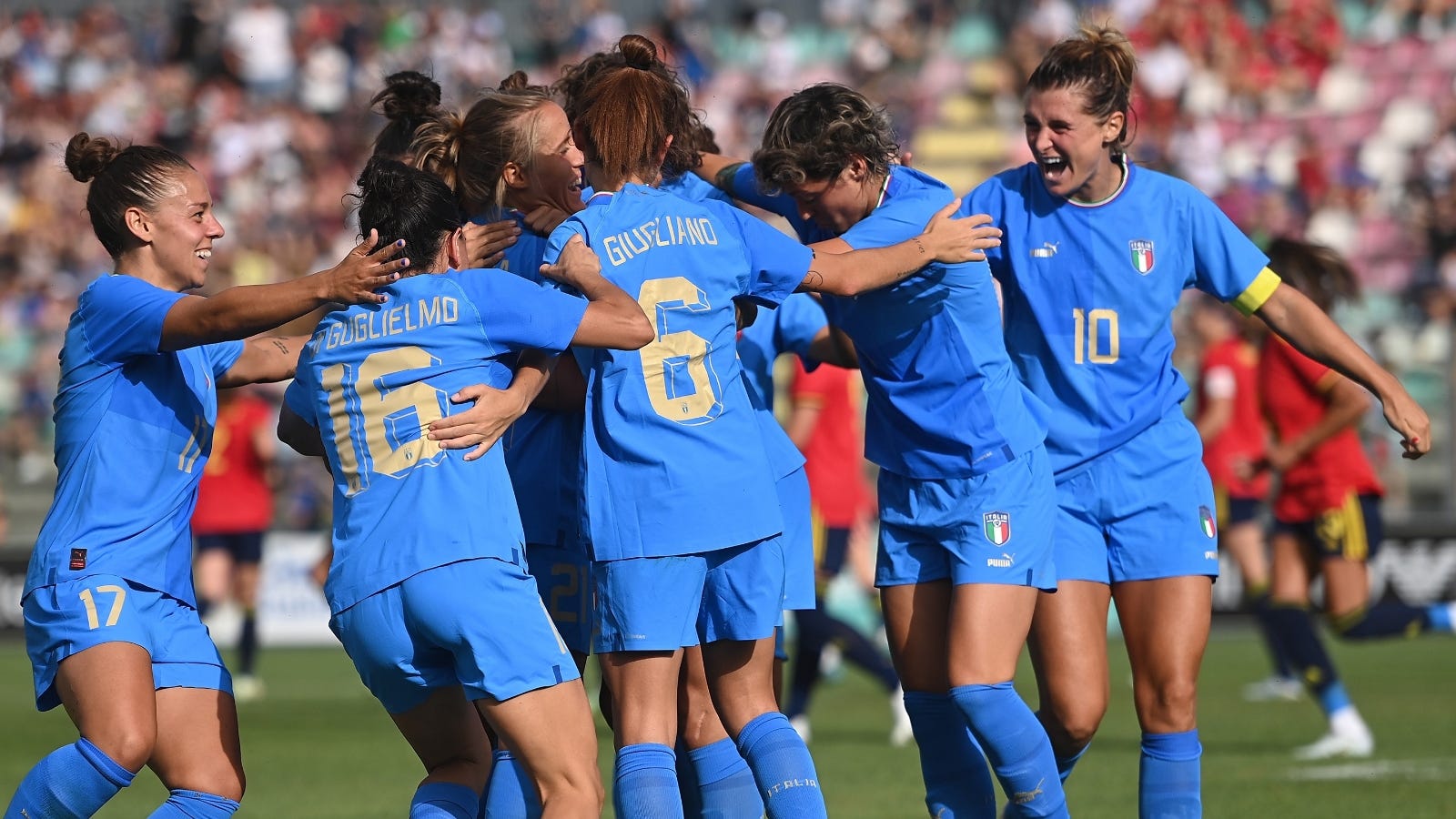 Tutto quello che c’è da sapere sulla Nazionale di calcio femminile dell’Italia: le giocatrici più importanti, i tornei a cui ha partecipato, i risultati e altro ancora