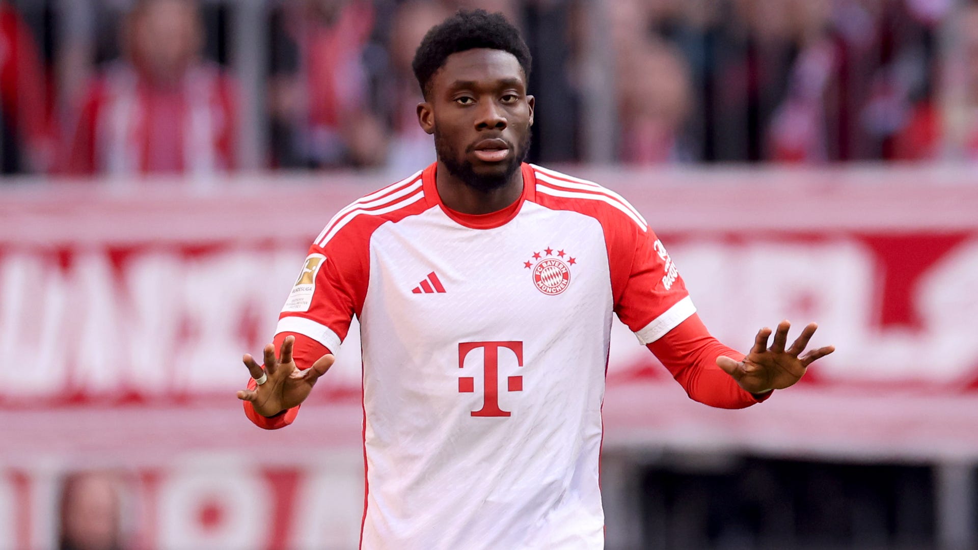 Bayern hit back at Alphonso Davies' agent but sporting director Max Eberl admits full-back must 'make a decision' amid Real Madrid links thumbnail