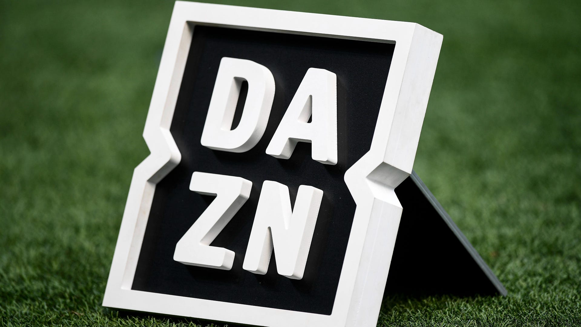 ONLY GERMANY DAZN Logo Brand Floor