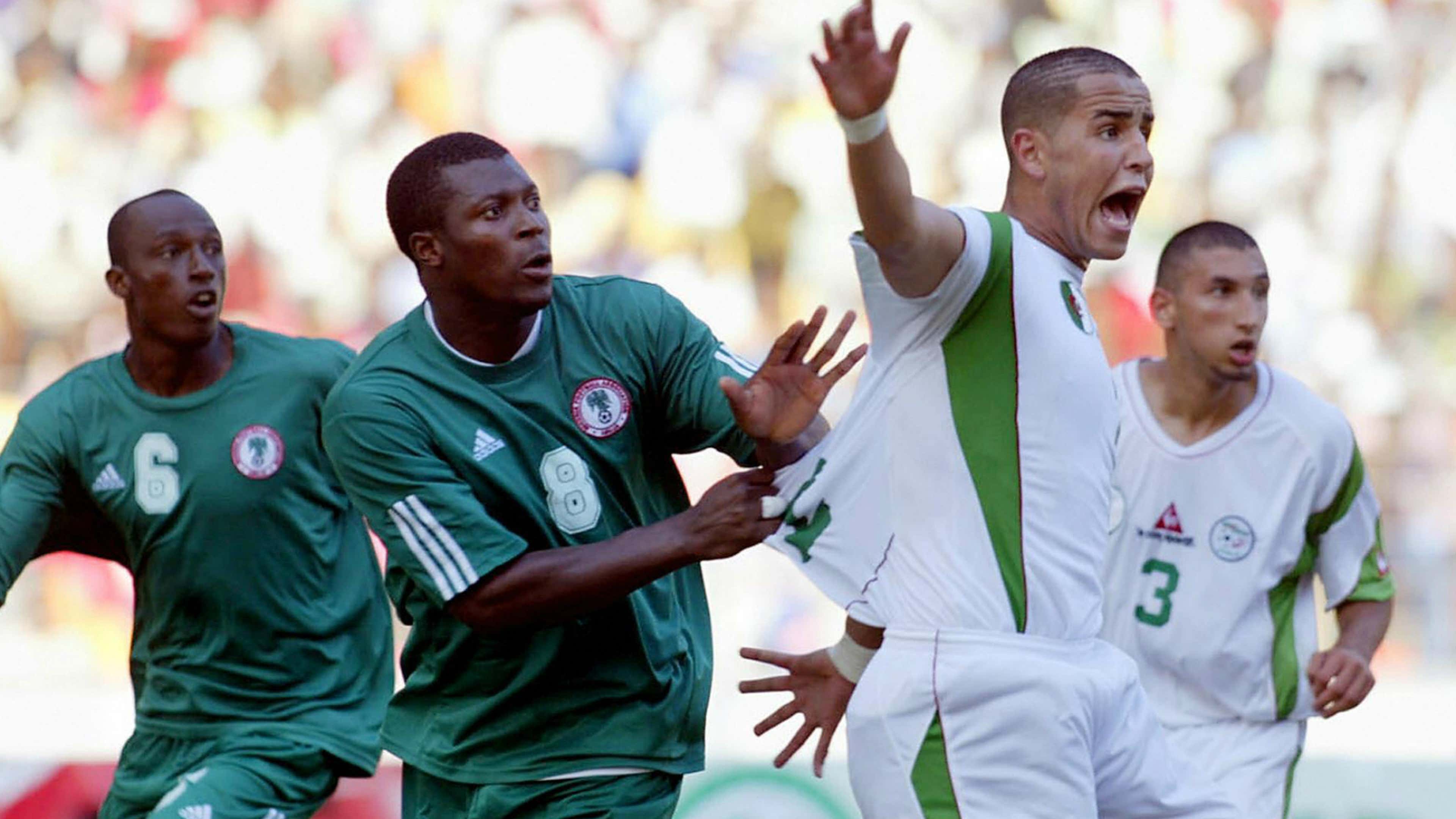 Yakubu Aiyegbeni Madjid Bougherra - Nigeria vs Algeria