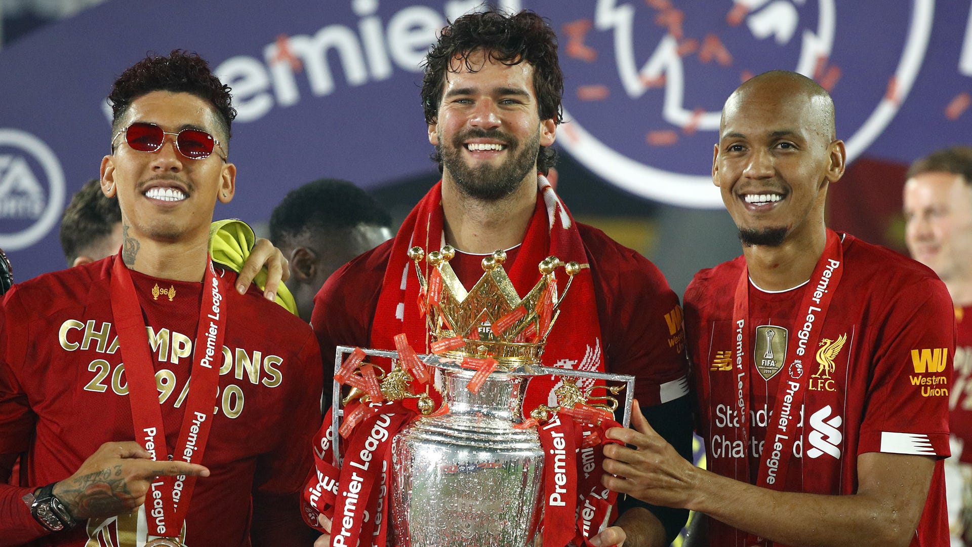 Roberto Firmino trophy Premier League Liverpool