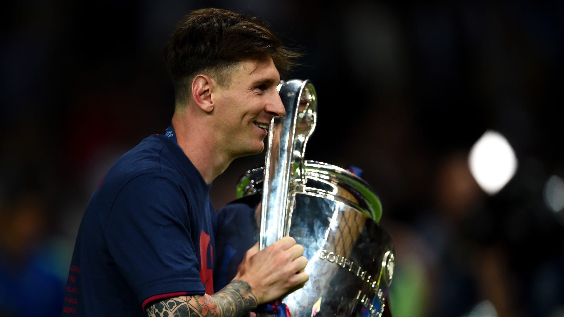 Lionel Messi Champions League trophy 2015 Barcelona
