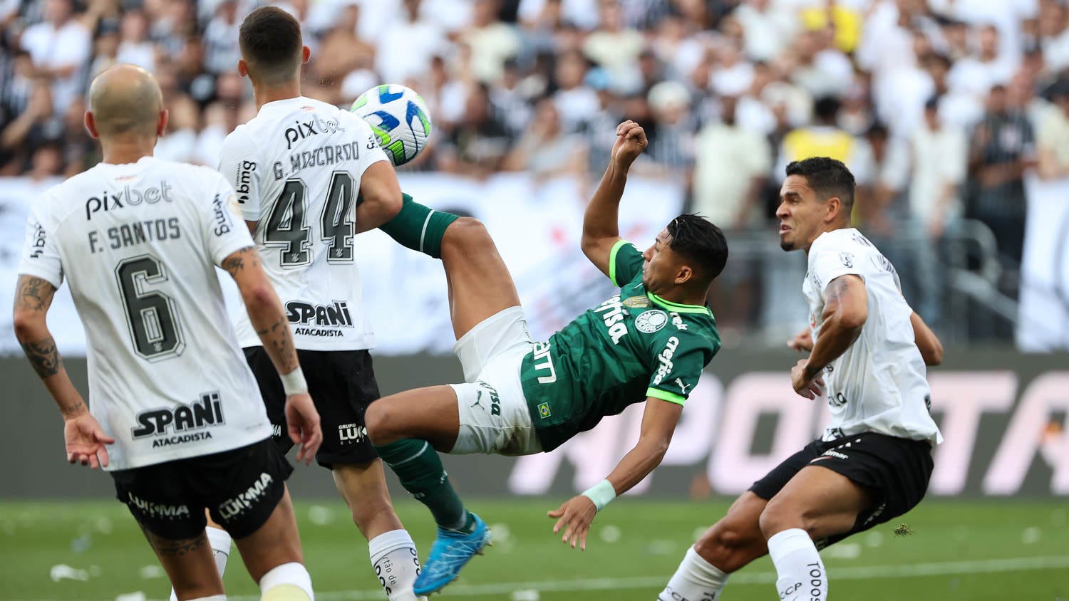 Palmeiras vence dérbi contra Corinthians no Paulistão