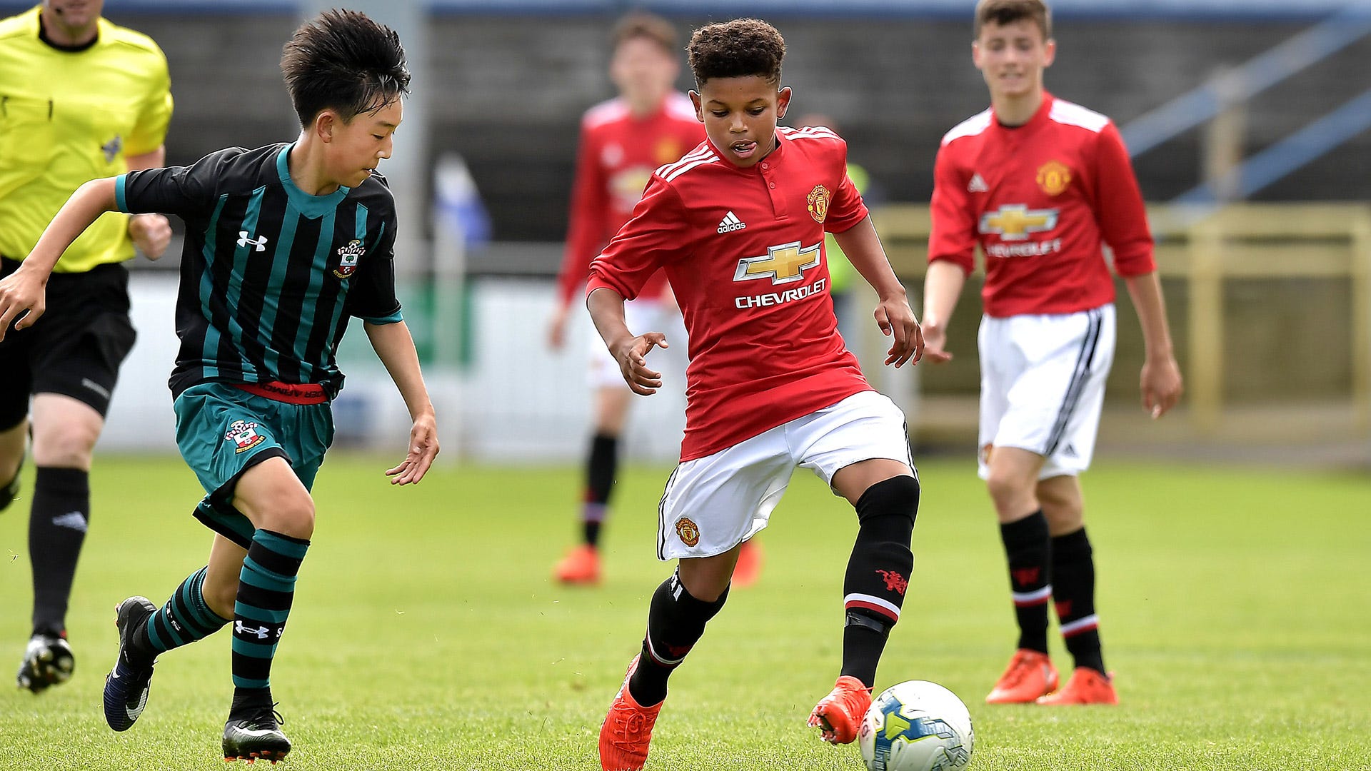 マンチェスター Uに天才少年が現る 5年飛び級の14歳がuefaユースリーグに最年少で出場 Goal Com 日本