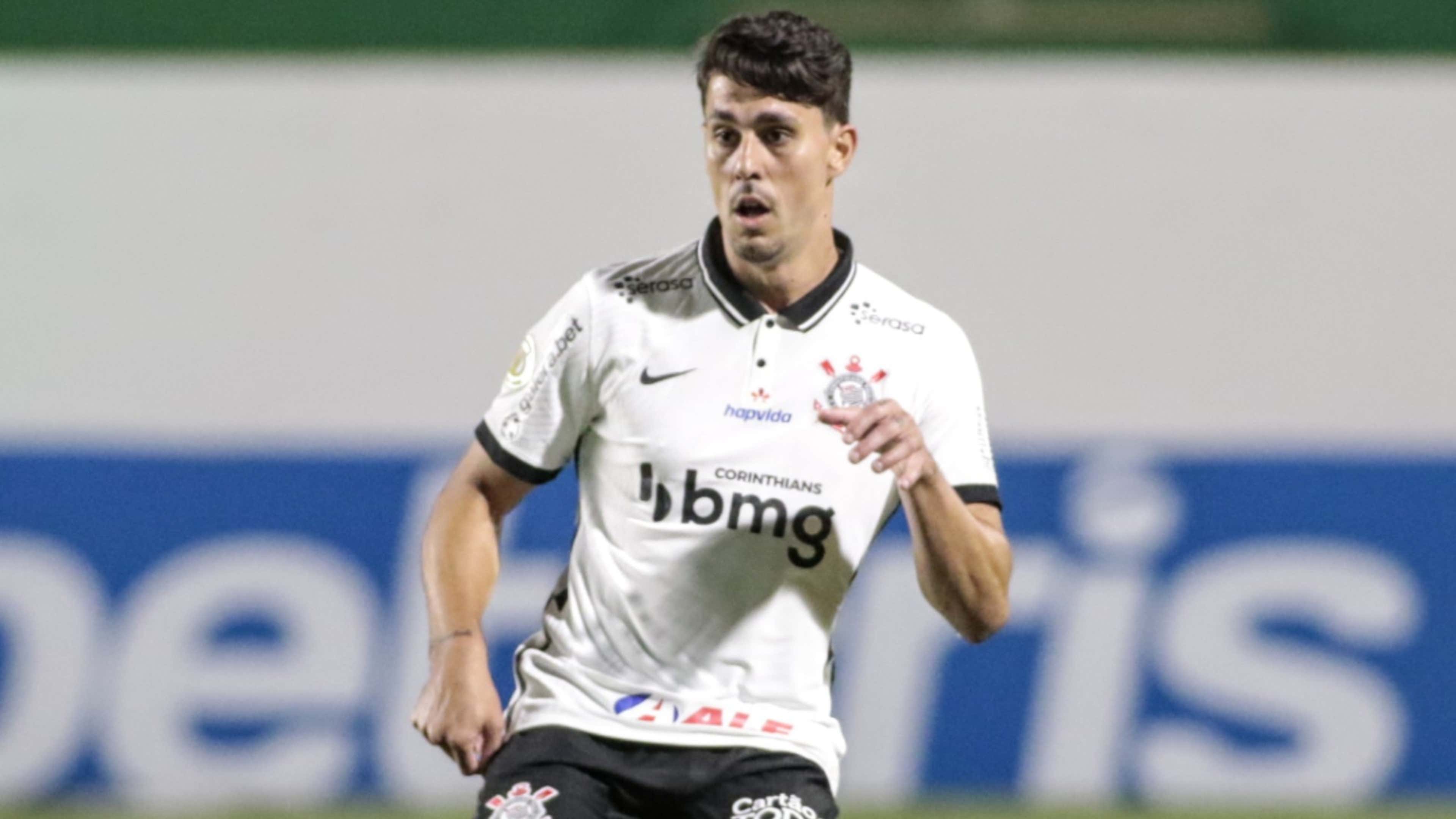 Avelar diz que estreia como zagueiro pelo Corinthians foi melhor