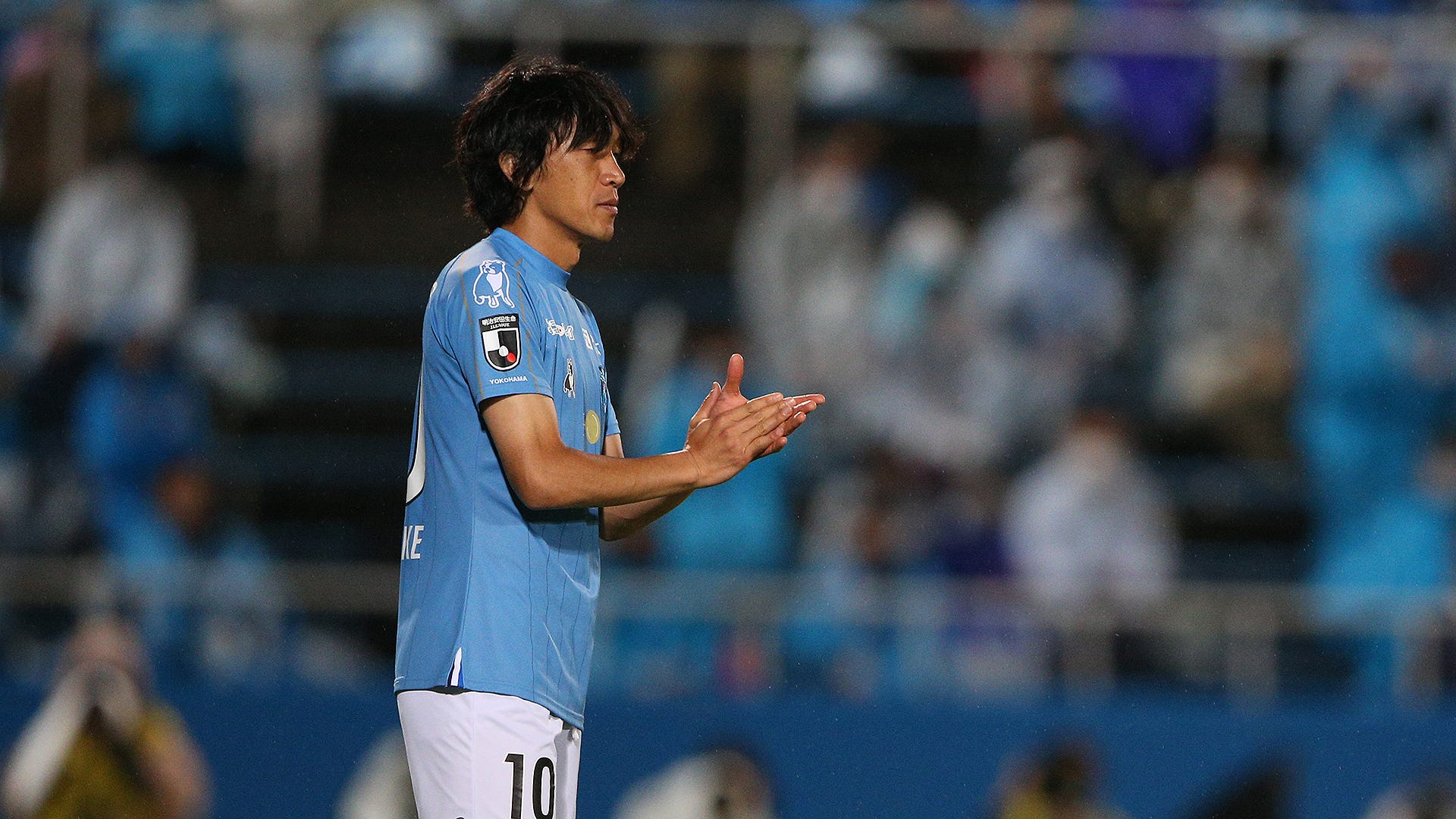 元日本代表mf中村俊輔が横浜fcとの来季契約を更新 Jリーグ Goal Com 日本
