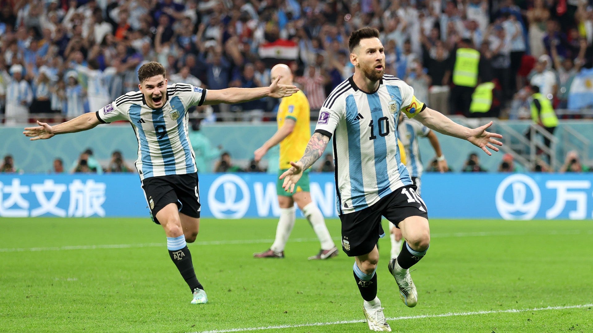 Messi - tên tuổi đã trở thành một biểu tượng trong làng bóng đá thế giới, không chỉ vì kỹ năng đỉnh cao, mà còn bởi tầm ảnh hưởng mà anh ta mang lại. Hãy cùng thưởng thức những hình ảnh nói về Messi, quan sát những pha bóng đẳng cấp và những màn trình diễn tuyệt vời của cầu thủ người Argentina này.
