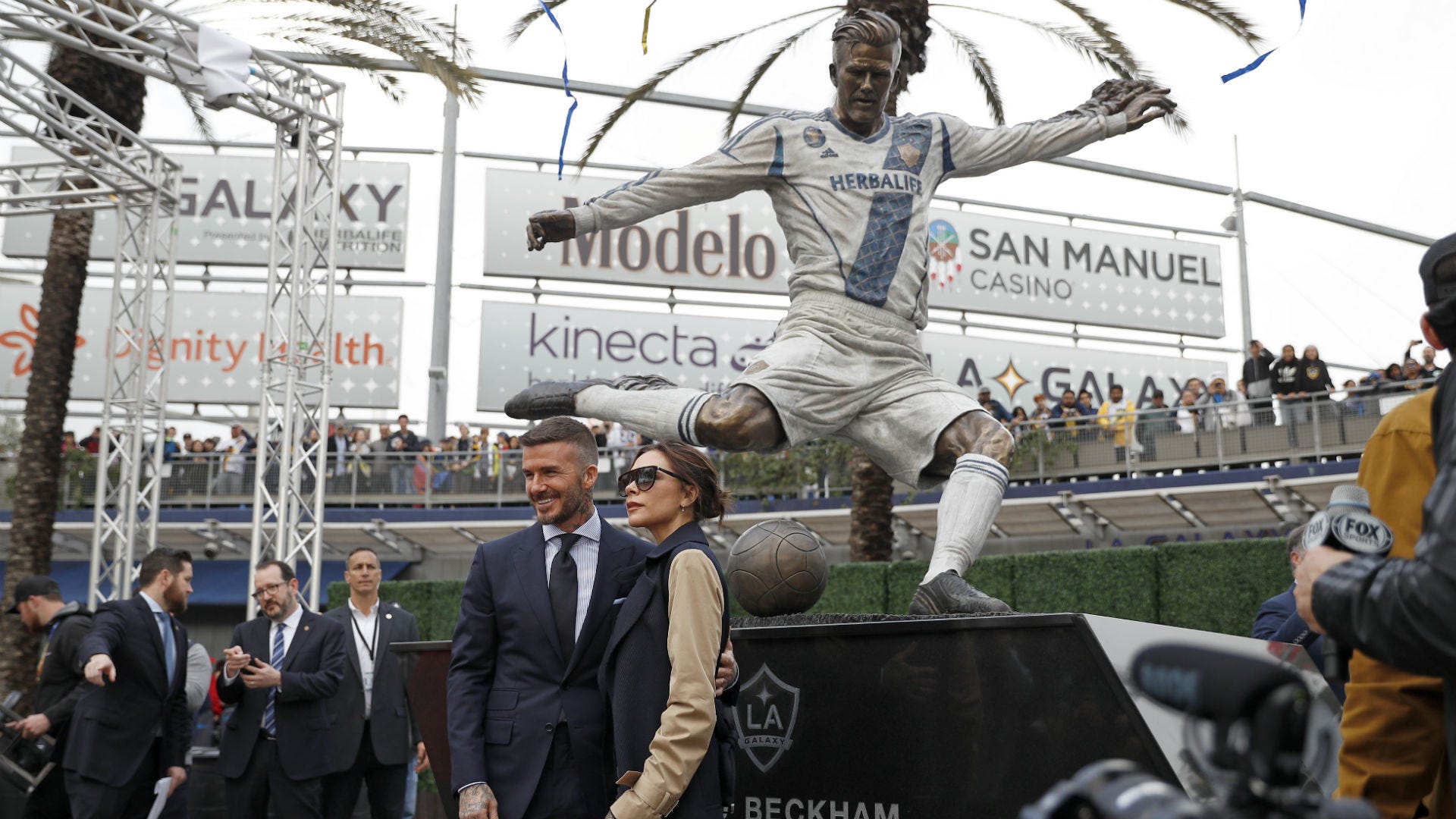 LA Galaxy To Unveil Statue Of US Soccer Legend Landon Donovan