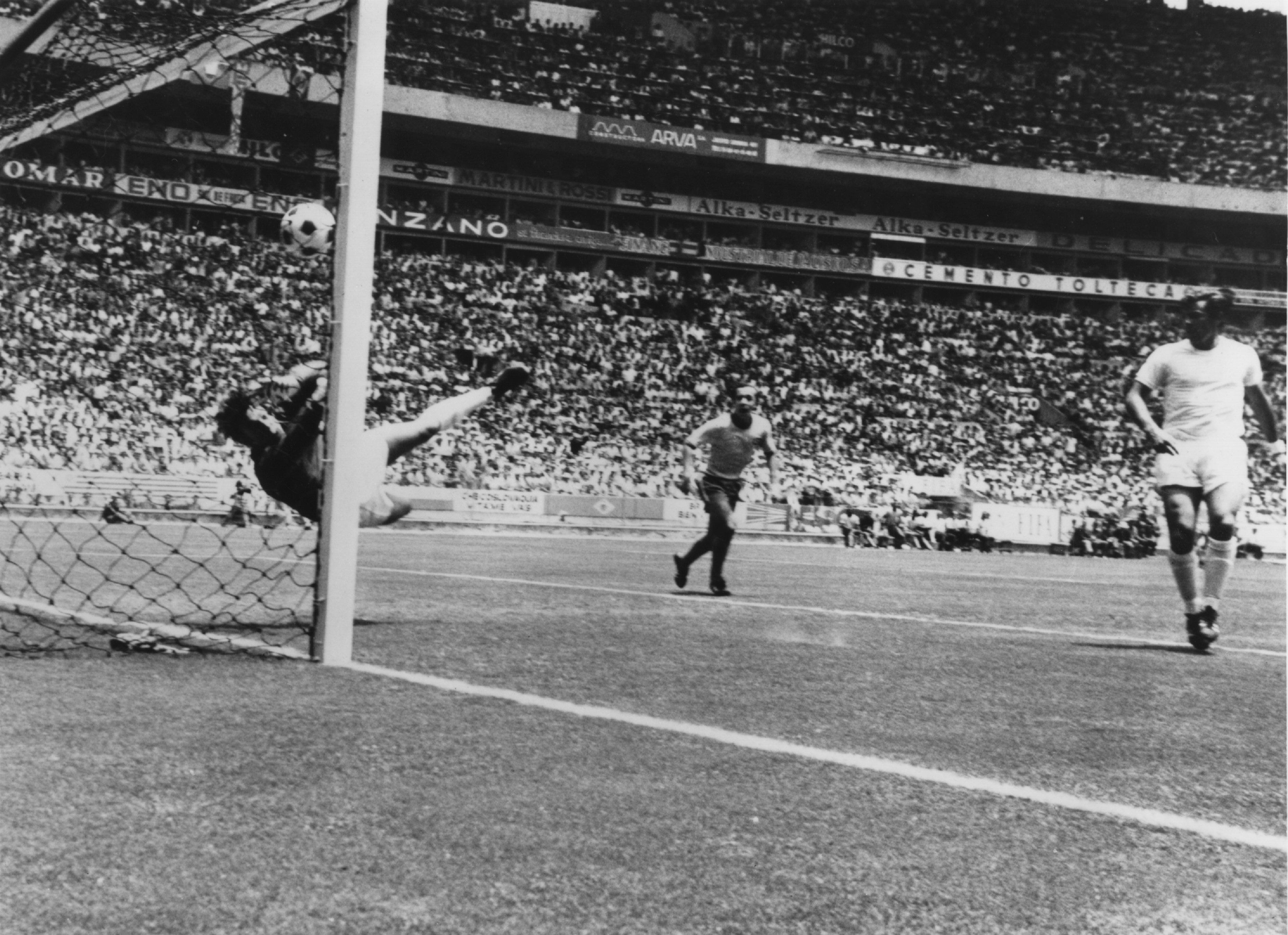 Gordon Banks Pele Brazil England 1970 World Cup