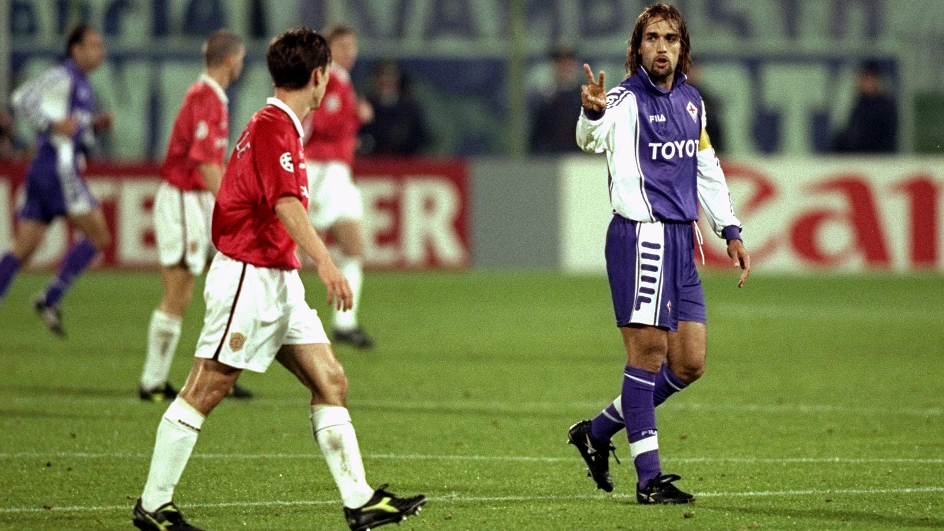 Gabriel Batistuta Gary Neville Fiorentina Manchester United
