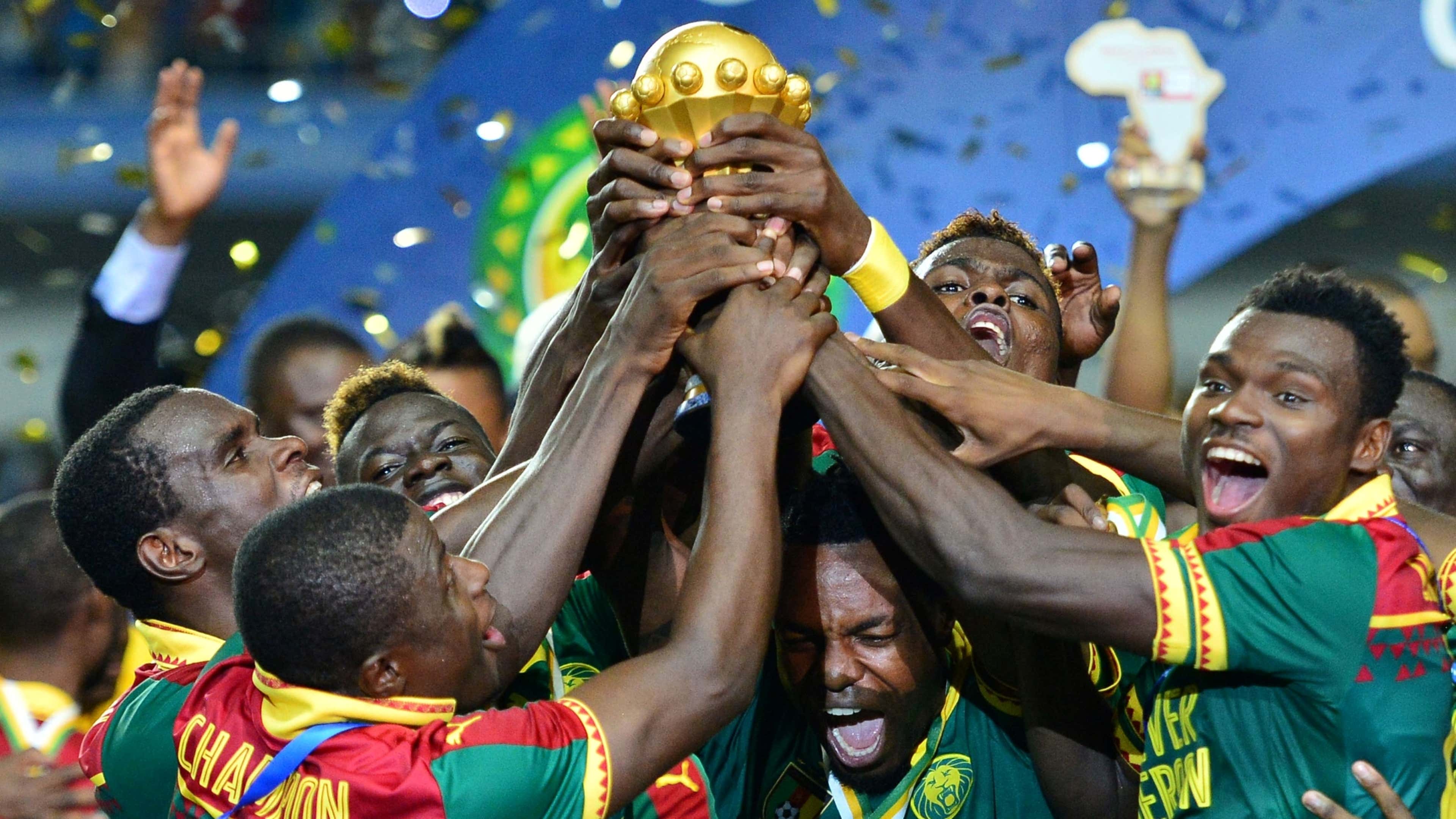 Cameroon lifting Afcon trophy 2017
